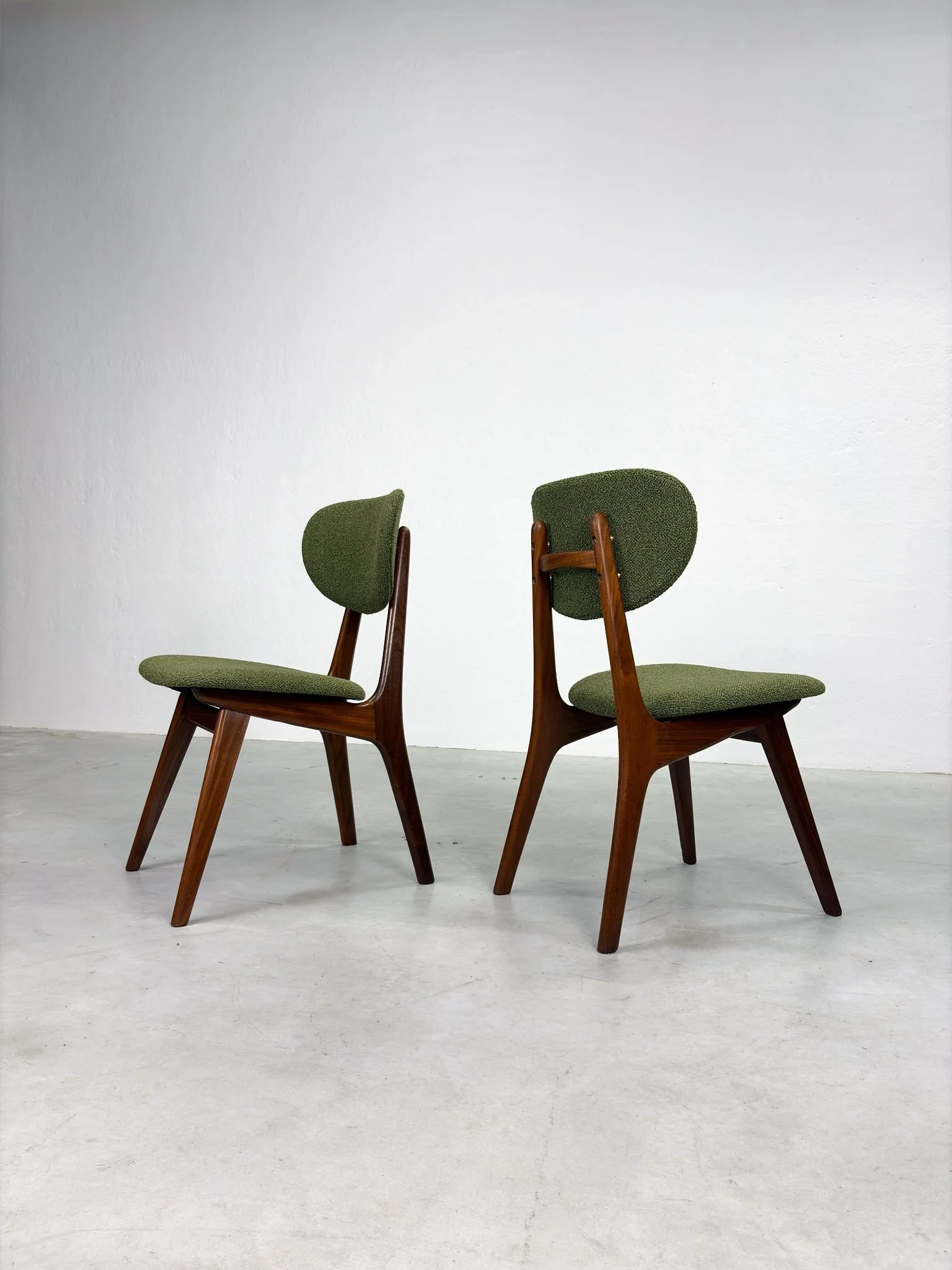 Set Eetkamerstoelen van Louis van Teeffelen voor AwA (18).jpeg
