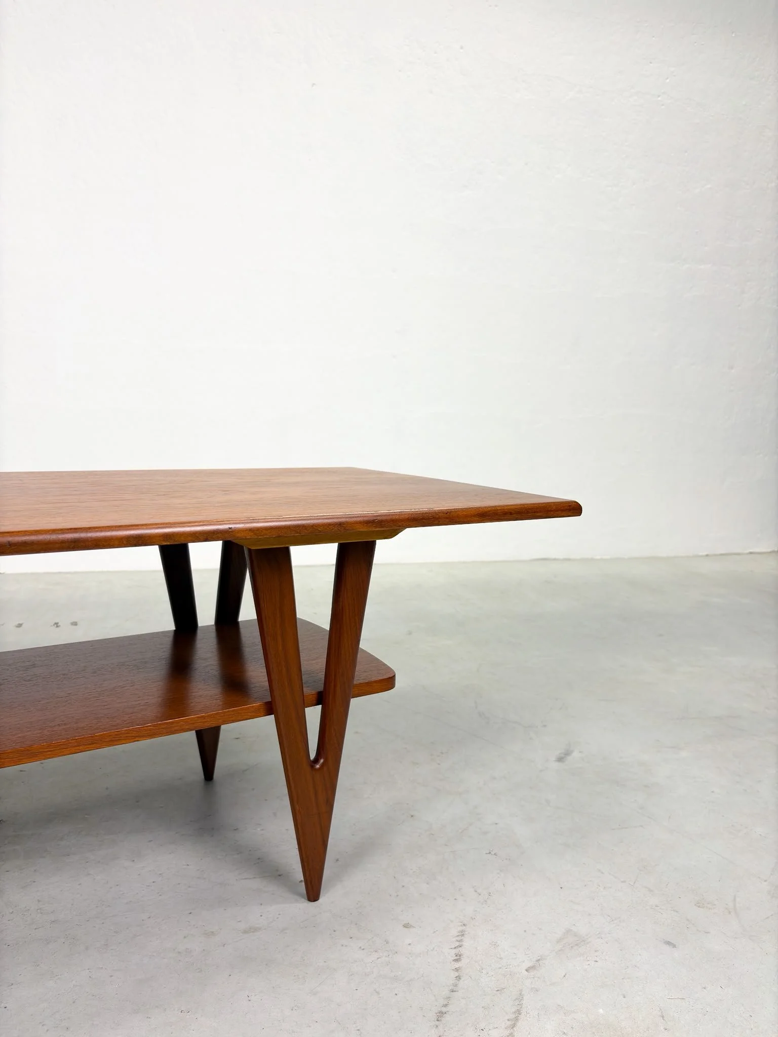 Salontafel 'Nr. 10' van Louis van Teeffelen voor Wébé (4).jpeg