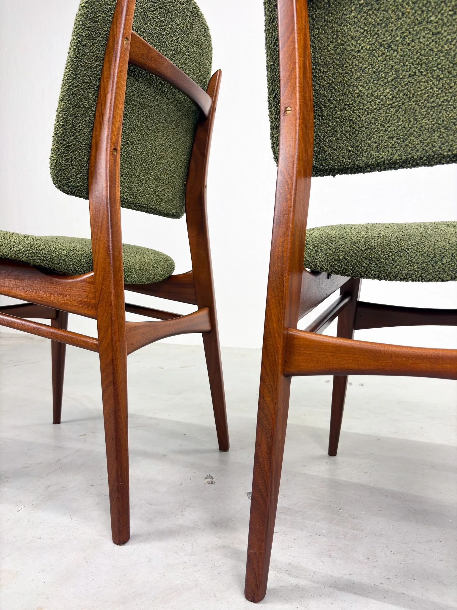 Set 'Milaan' Eetkamerstoelen van Louis van Teeffelen voor Wébé (2).jpeg