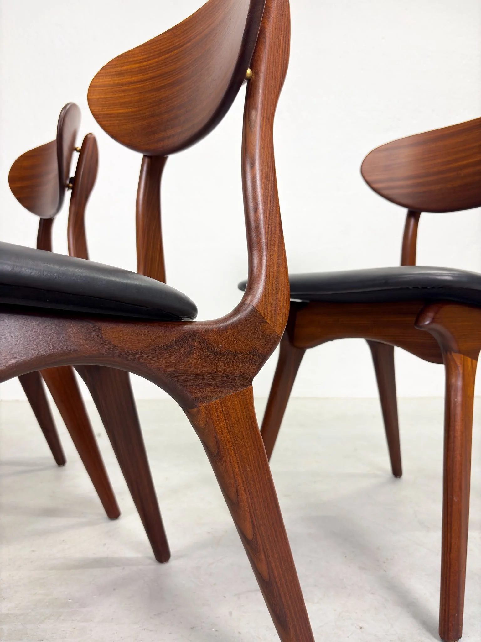 Set 'Snavel' Eetkamerstoelen van Louis van Teeffelen (10).jpeg