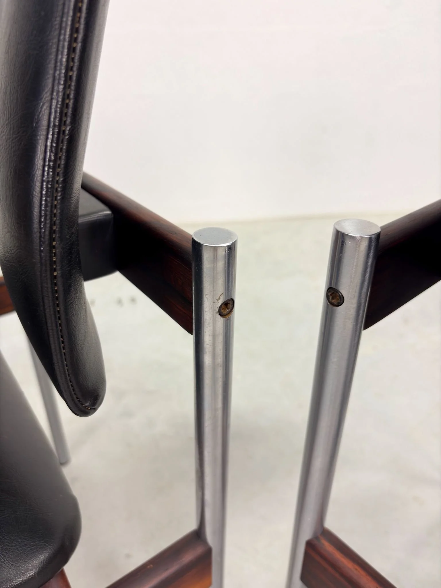 Set Mid-century Eetkamerstoelen van Thereca (14).jpeg