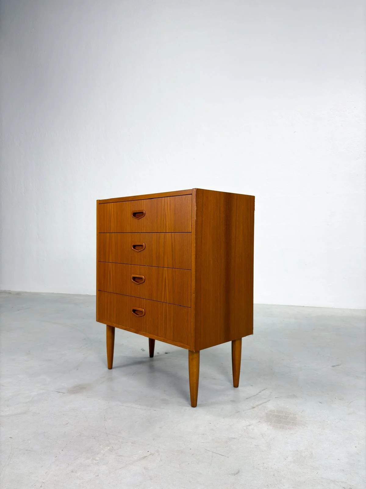 Lage Mid-century Ladekast van Musteringg (15).jpeg