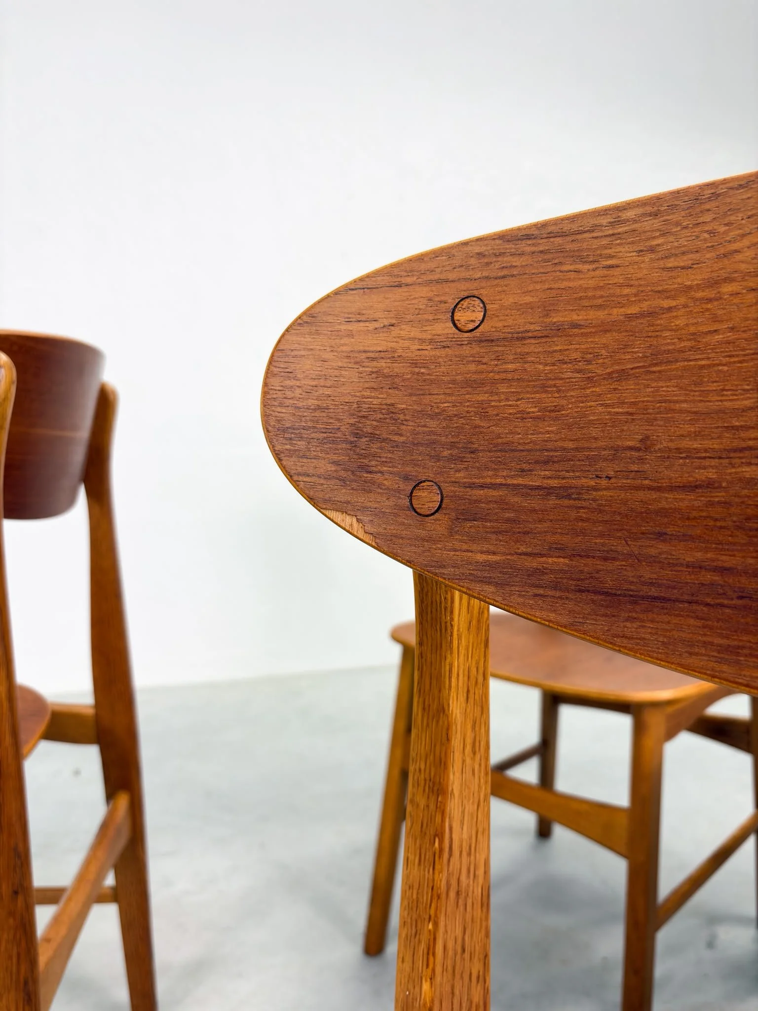 Set Mid-century Eetkamerstoelen van Eiken en Teak (8).jpeg