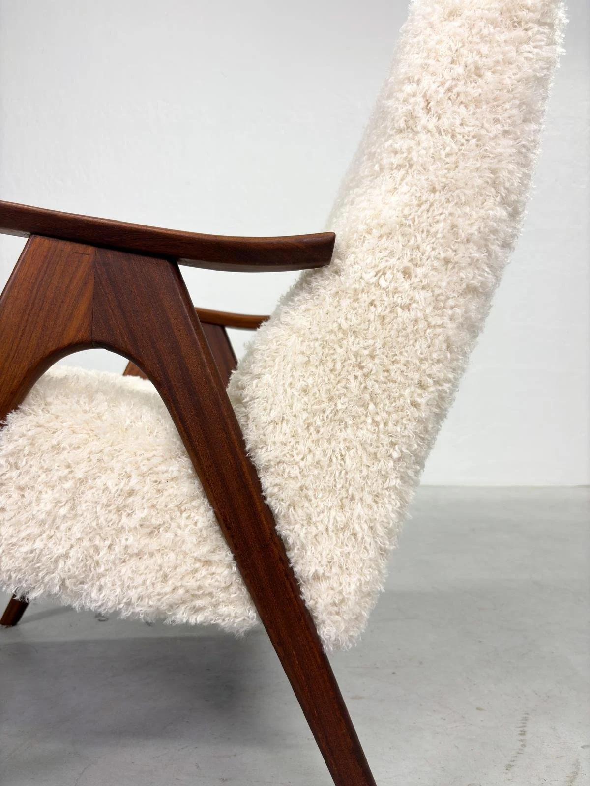 Mid-century Fauteuil met Fluffy Stof (11).jpeg