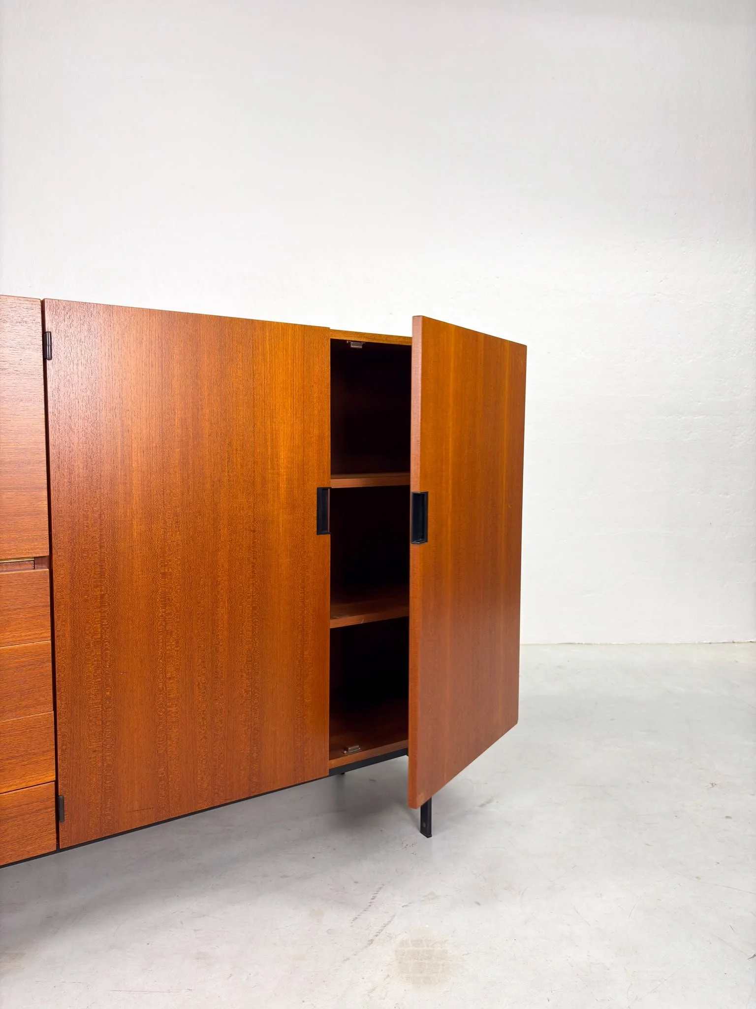 'CU08' Dressoir van Cees Braakman voor Pastoe (10).jpeg
