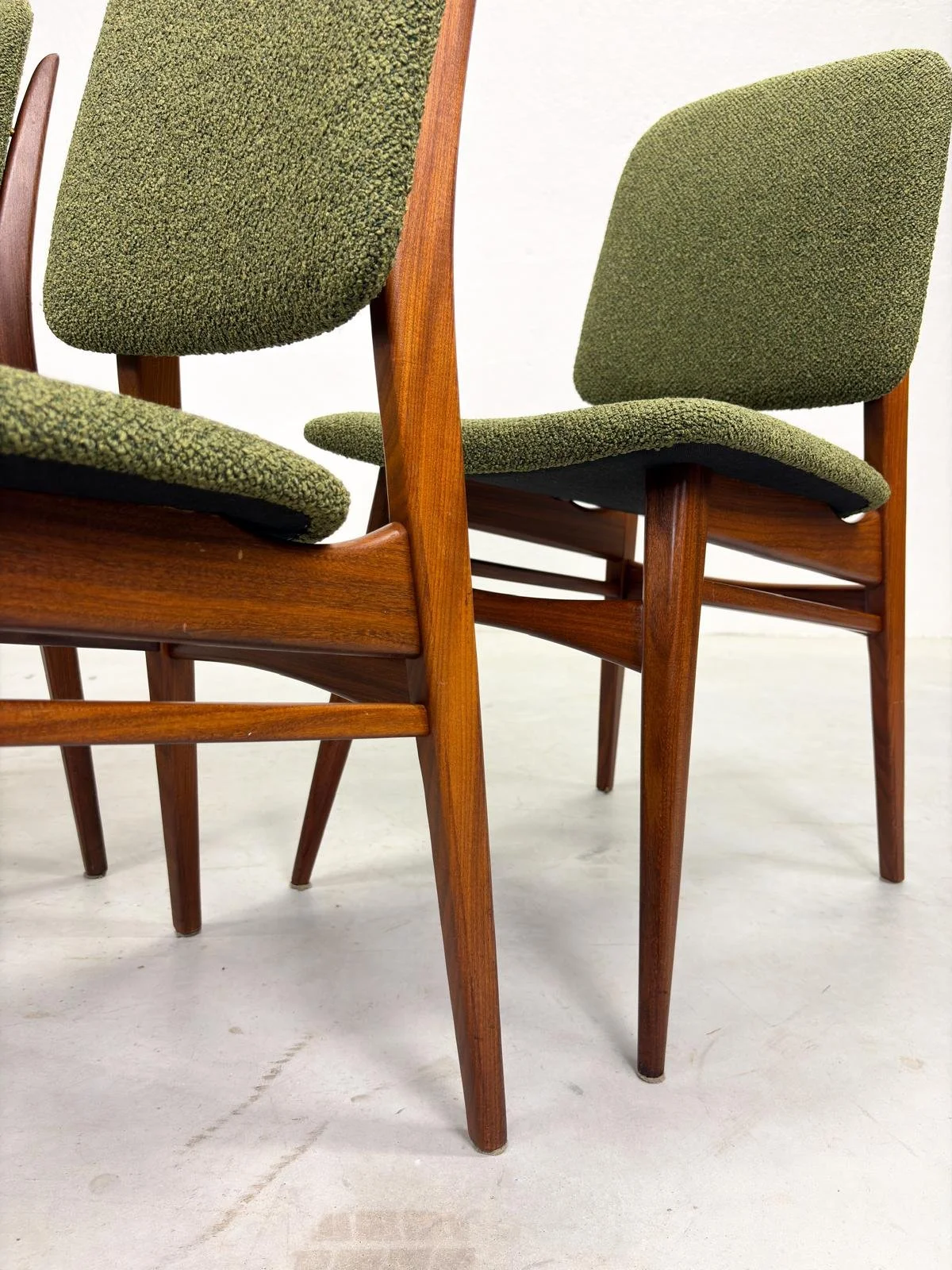 Set 'Milaan' Eetkamerstoelen van Louis van Teeffelen (11).jpeg