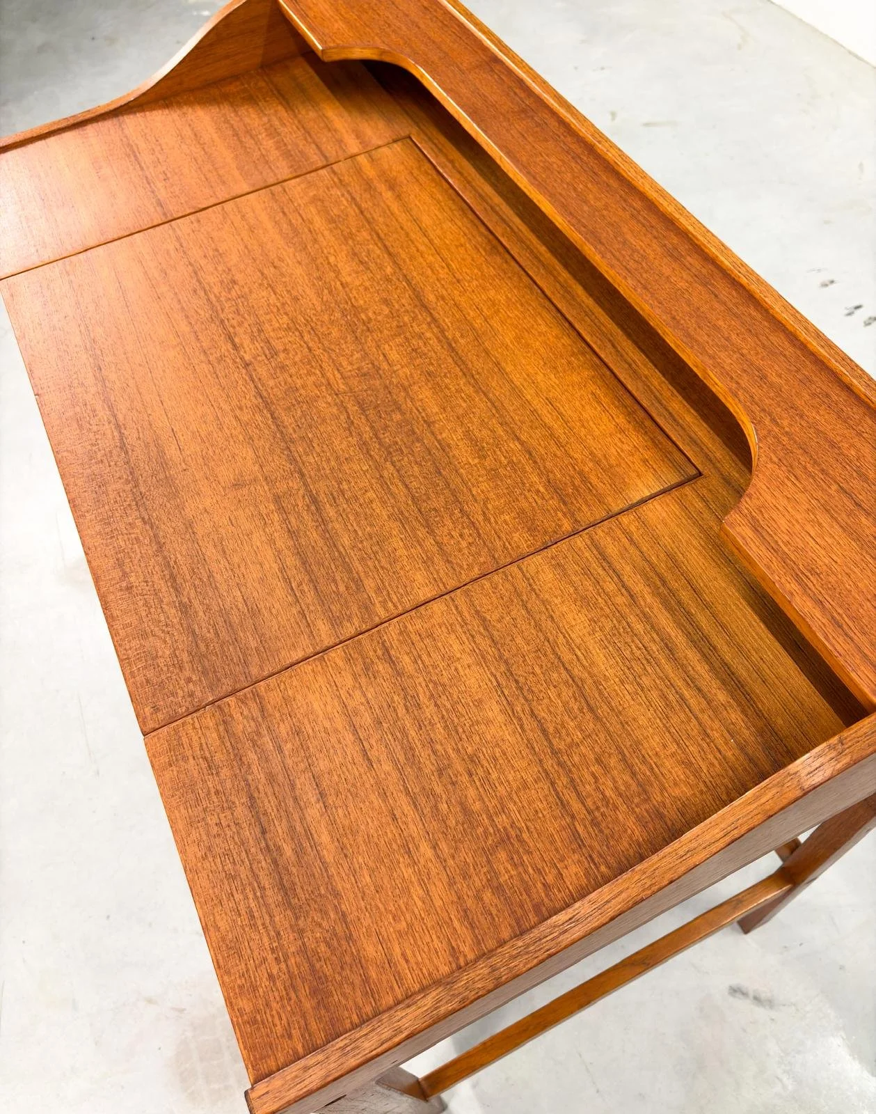 Mid-Century Teakhouten Kaptafel in Deens Design (12).jpeg