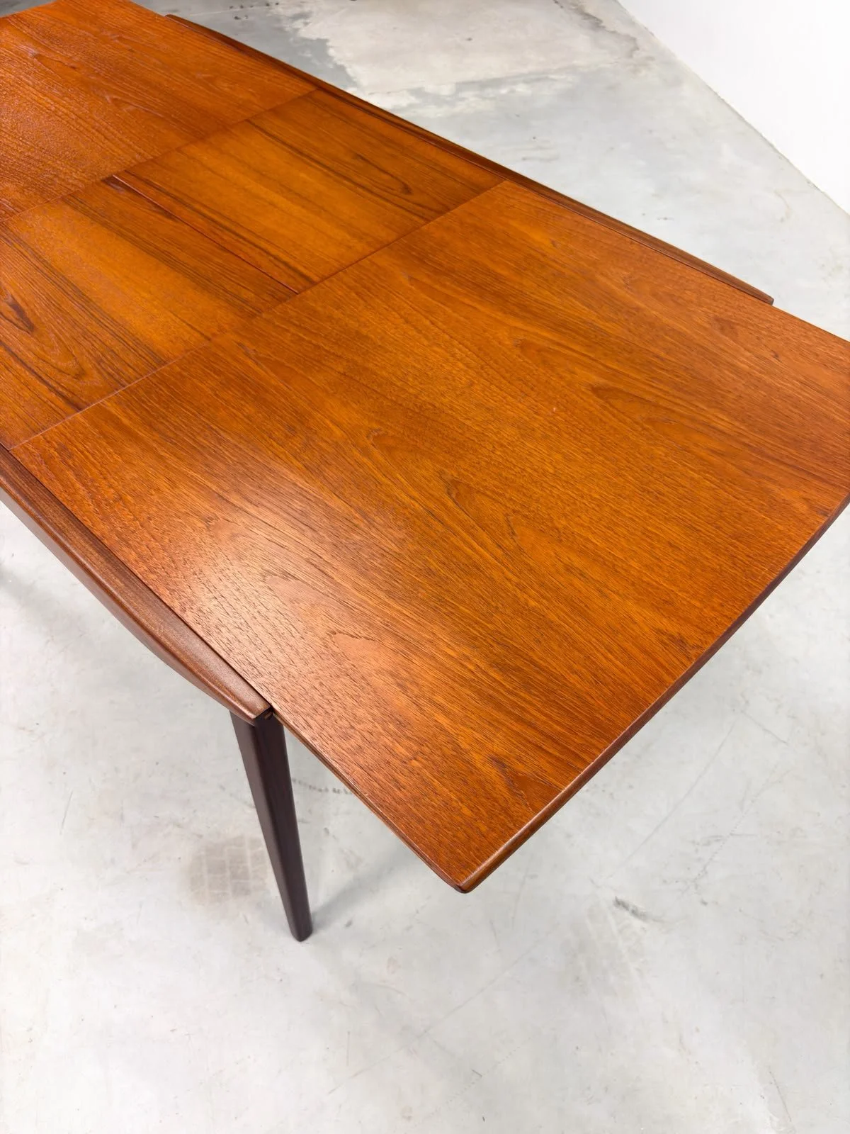 'Milaan' Eettafel van Louis van Teeffelen (21).jpeg