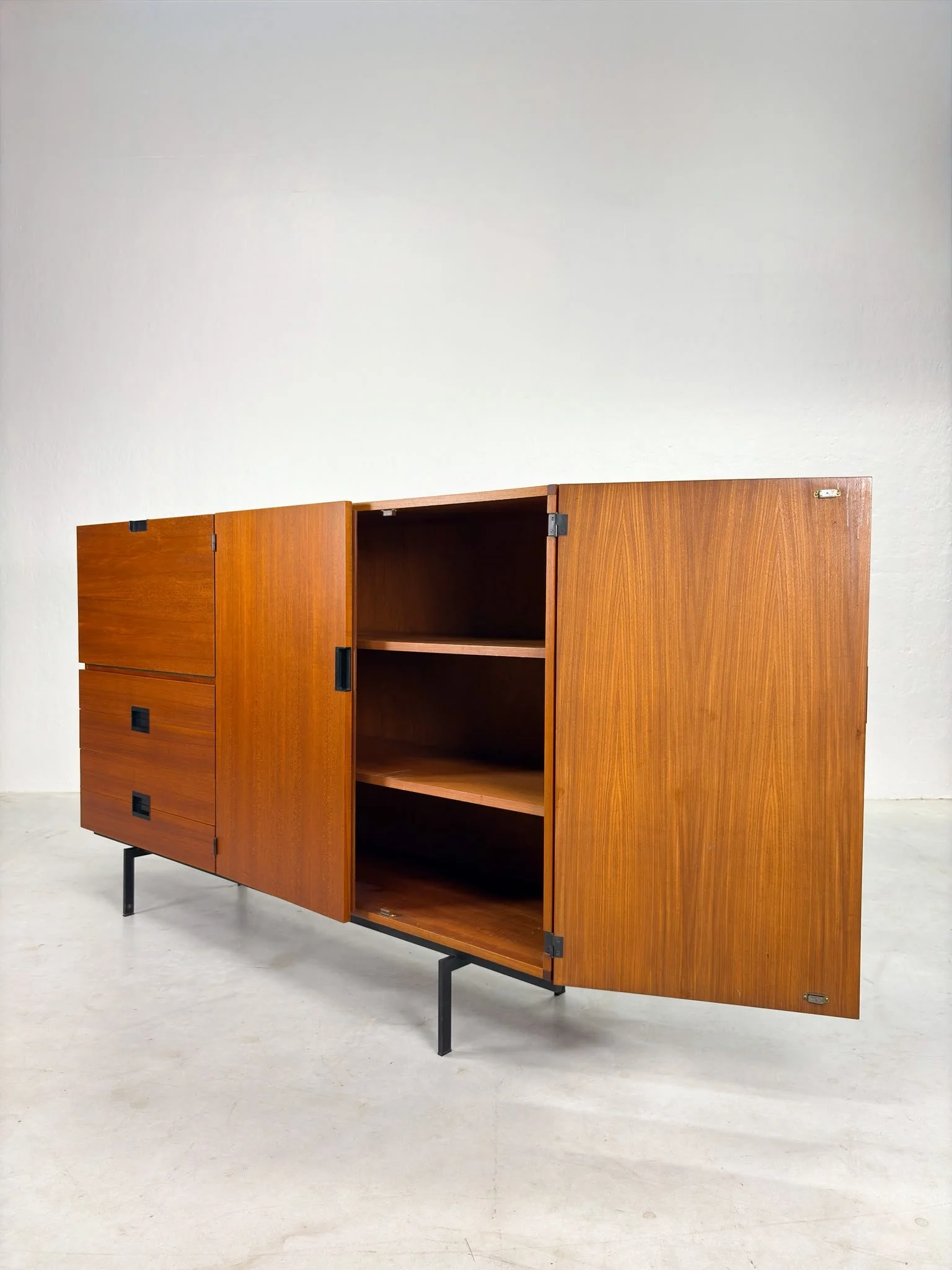 'CU08' Dressoir van Cees Braakman voor Pastoe (13).jpeg