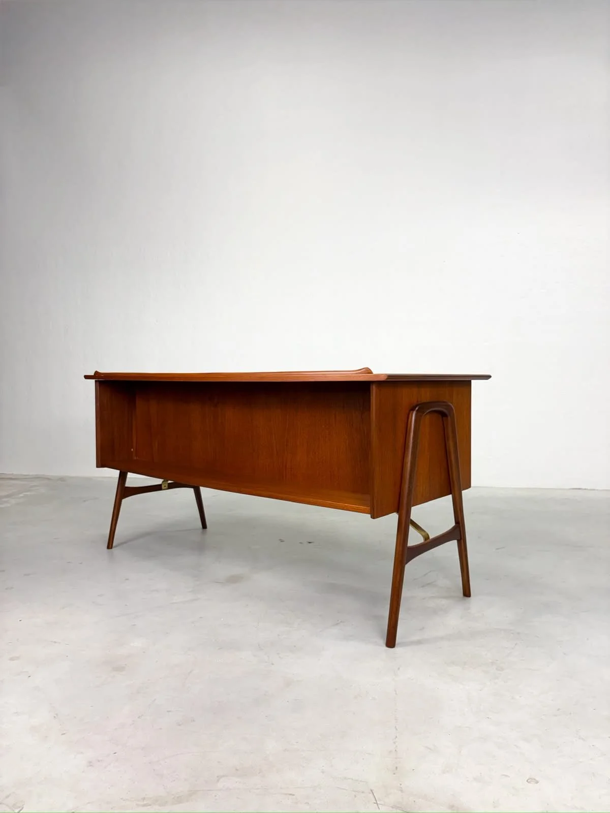 Boomerang Bureau van Louis van Teeffelen voor Wébé (13).jpeg
