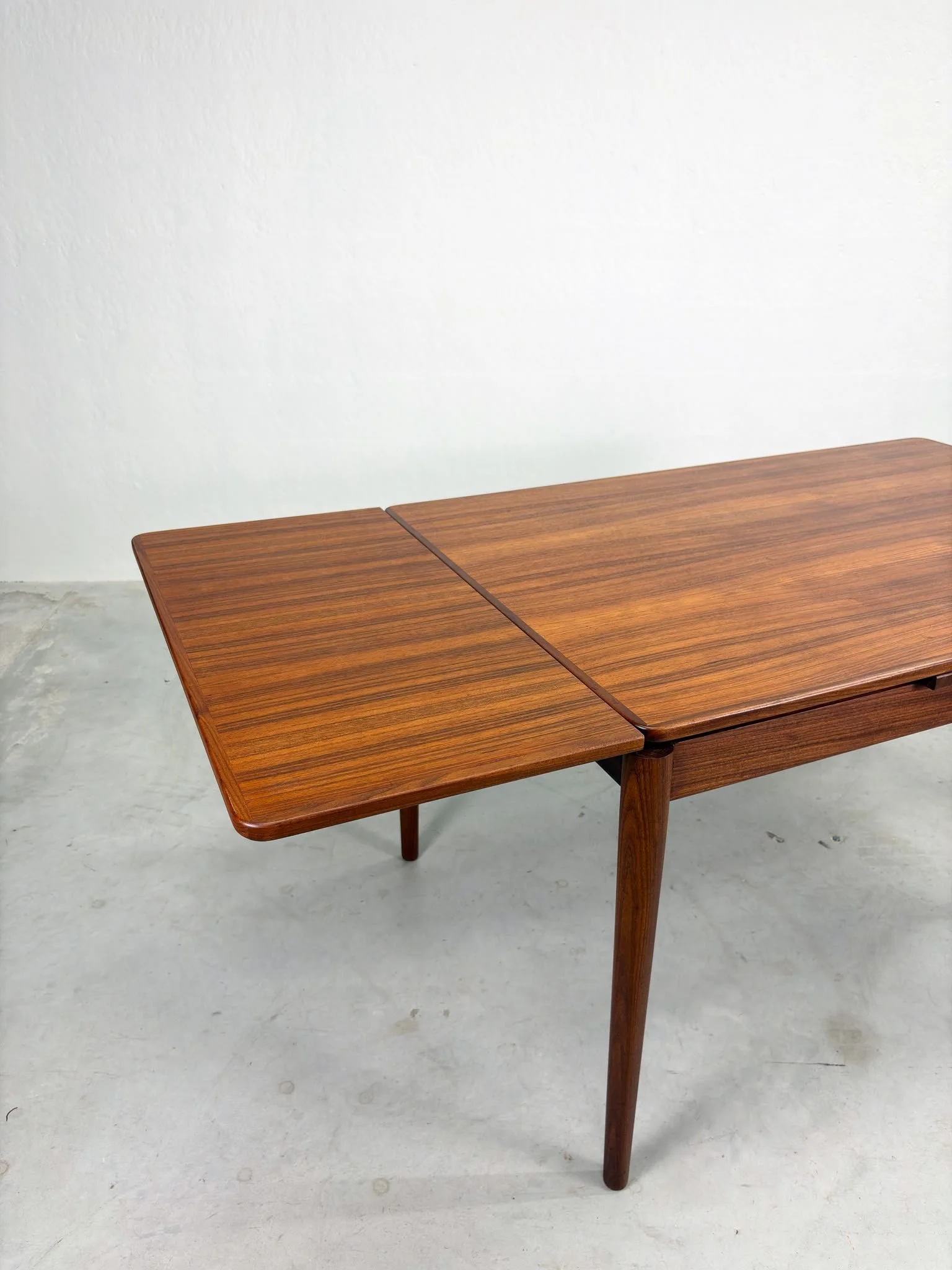 'TT23' Eetkamertafel van Cees Braakman voor Pastoe (18).jpeg