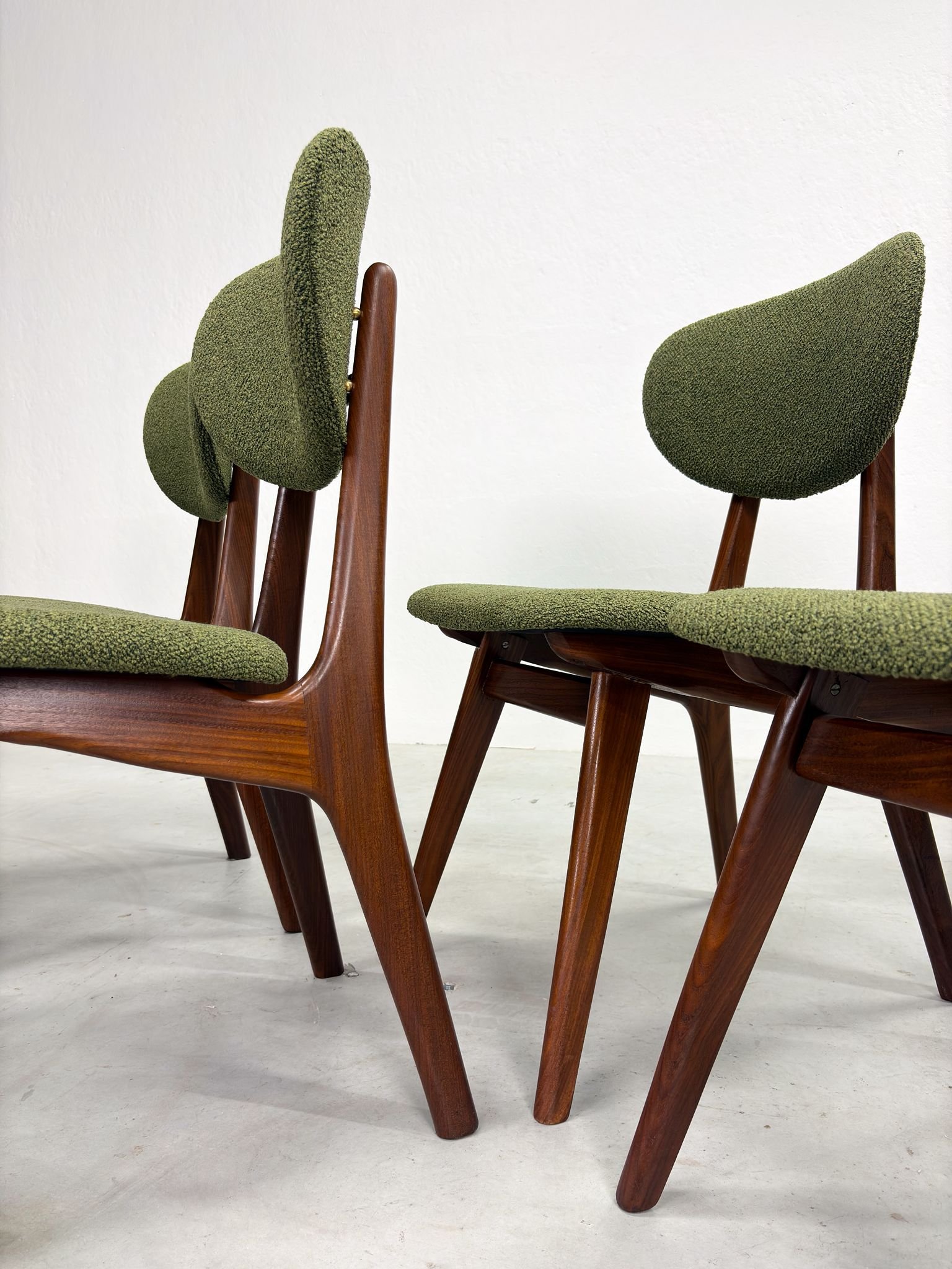 Set Eetkamerstoelen van Louis van Teeffelen voor AwA (11).jpeg