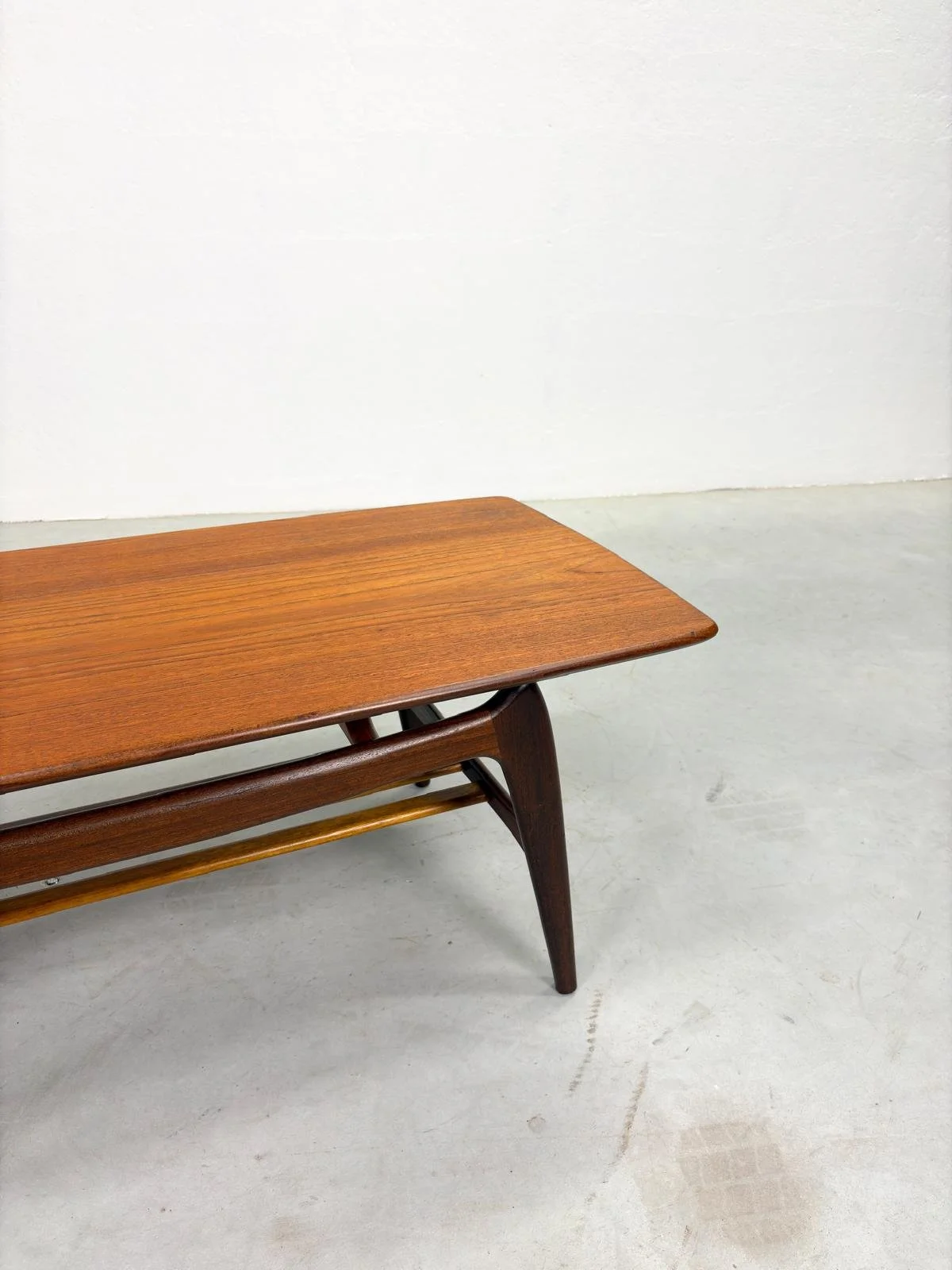 Salontafel Nr. 3 van Louis van Teeffelen voor Wébé (6).jpeg