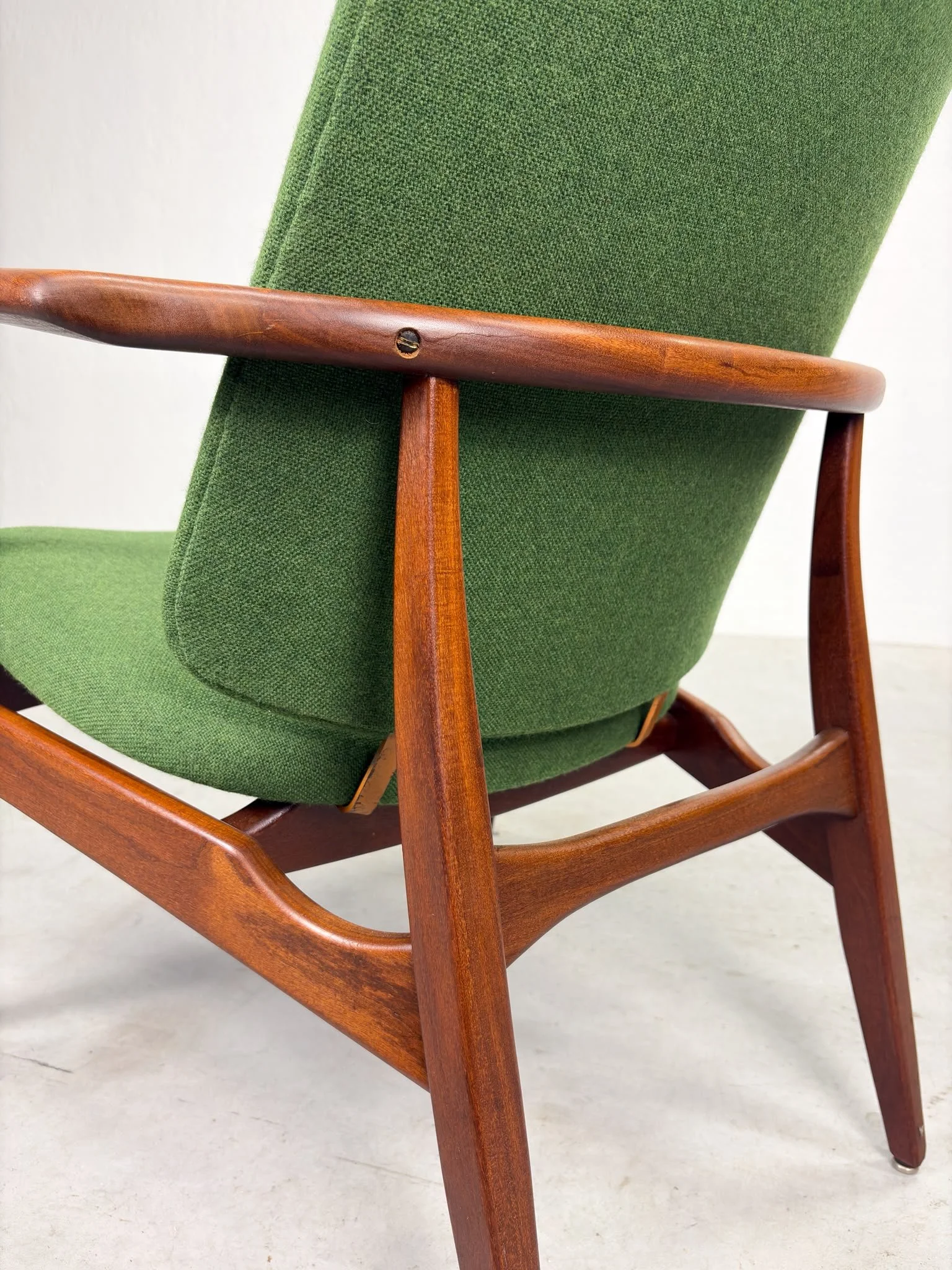 'Tolga' Fauteuil van Louis van Teeffelen voor Wébé (7).jpeg