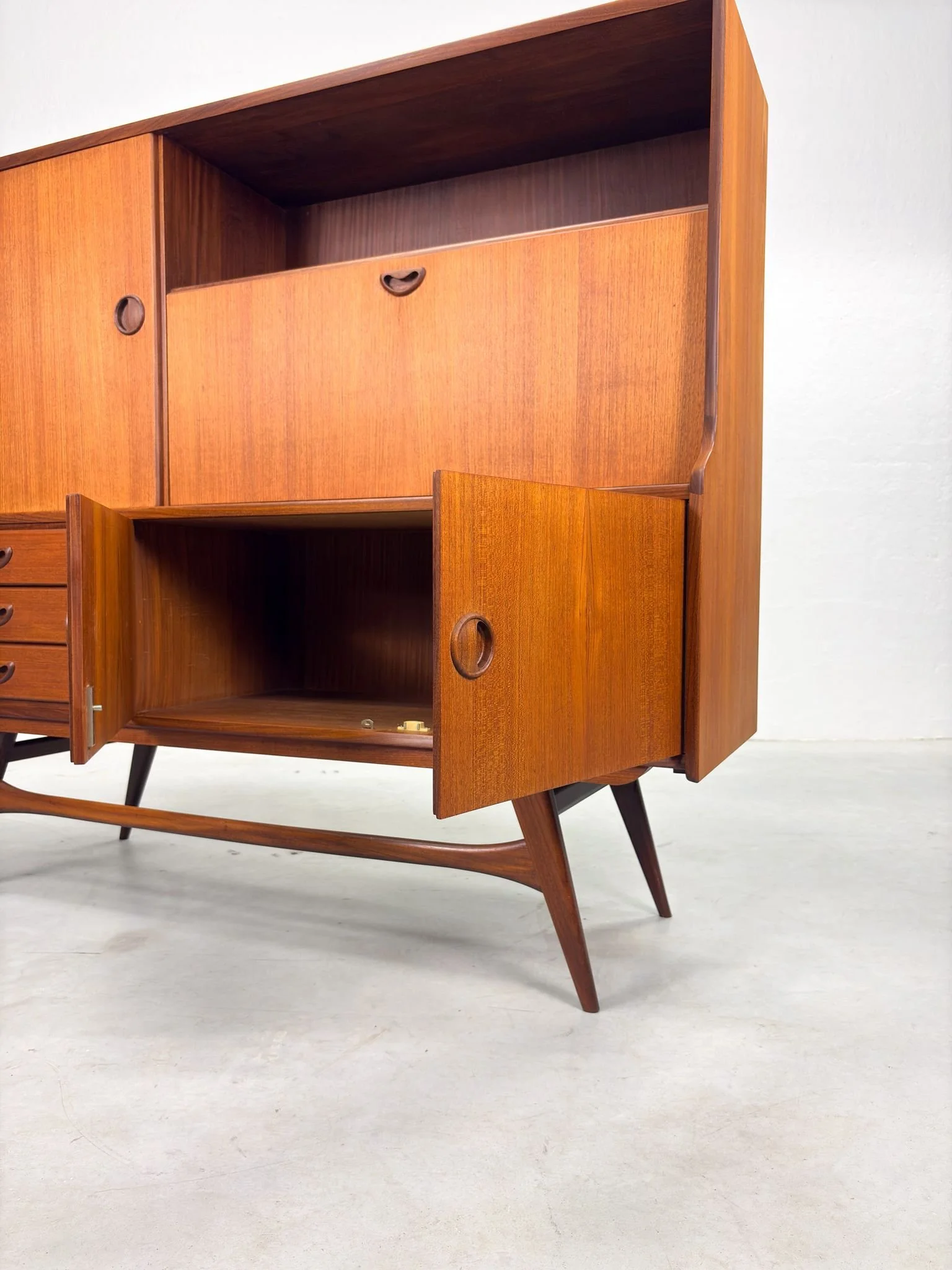 Dressoir van Louis van Teeffelen voor Wébé (16).jpeg