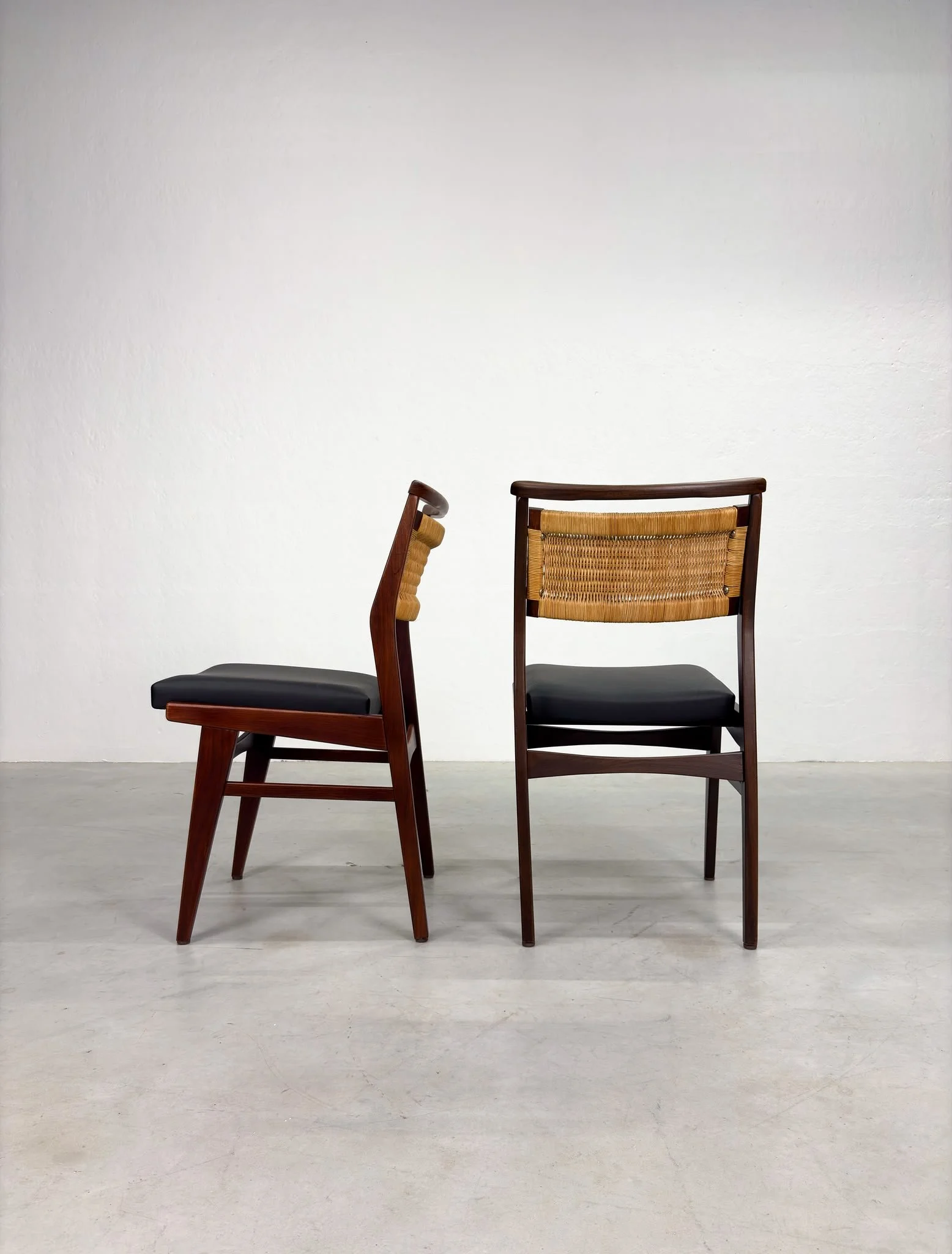 Mid-century Eetkamerstoelen met Rieten Rugleuning (18).jpeg