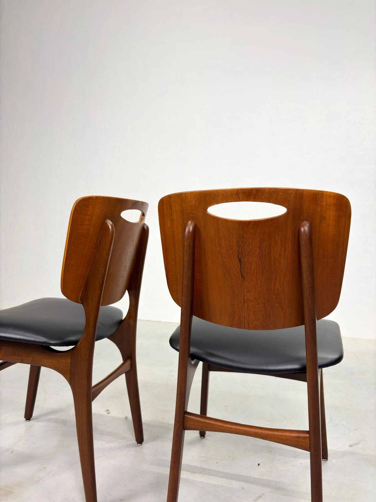 Set Mid-century Eetkamerstoelen in Deens Design (22).jpeg