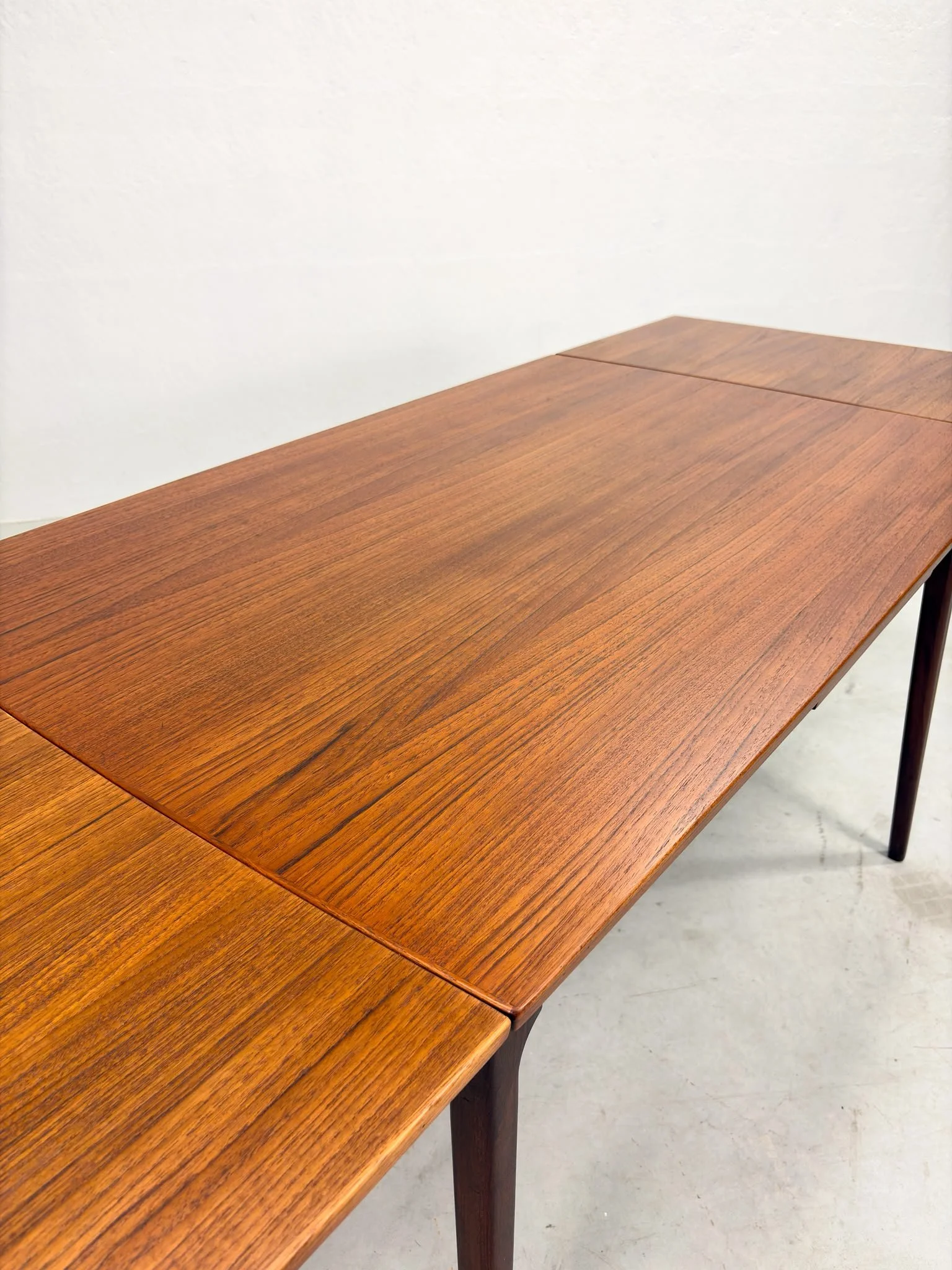 Uitschuifbare Mid-century Eettafel van AwA (19).jpeg