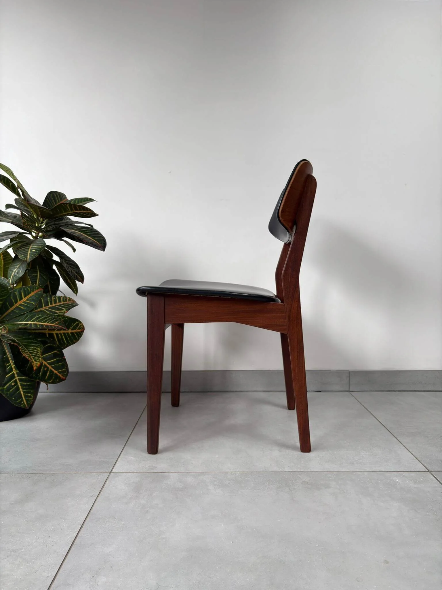 Set Vintage Eetkamerstoelen Mahjongg Vlaardingen (8).jpg