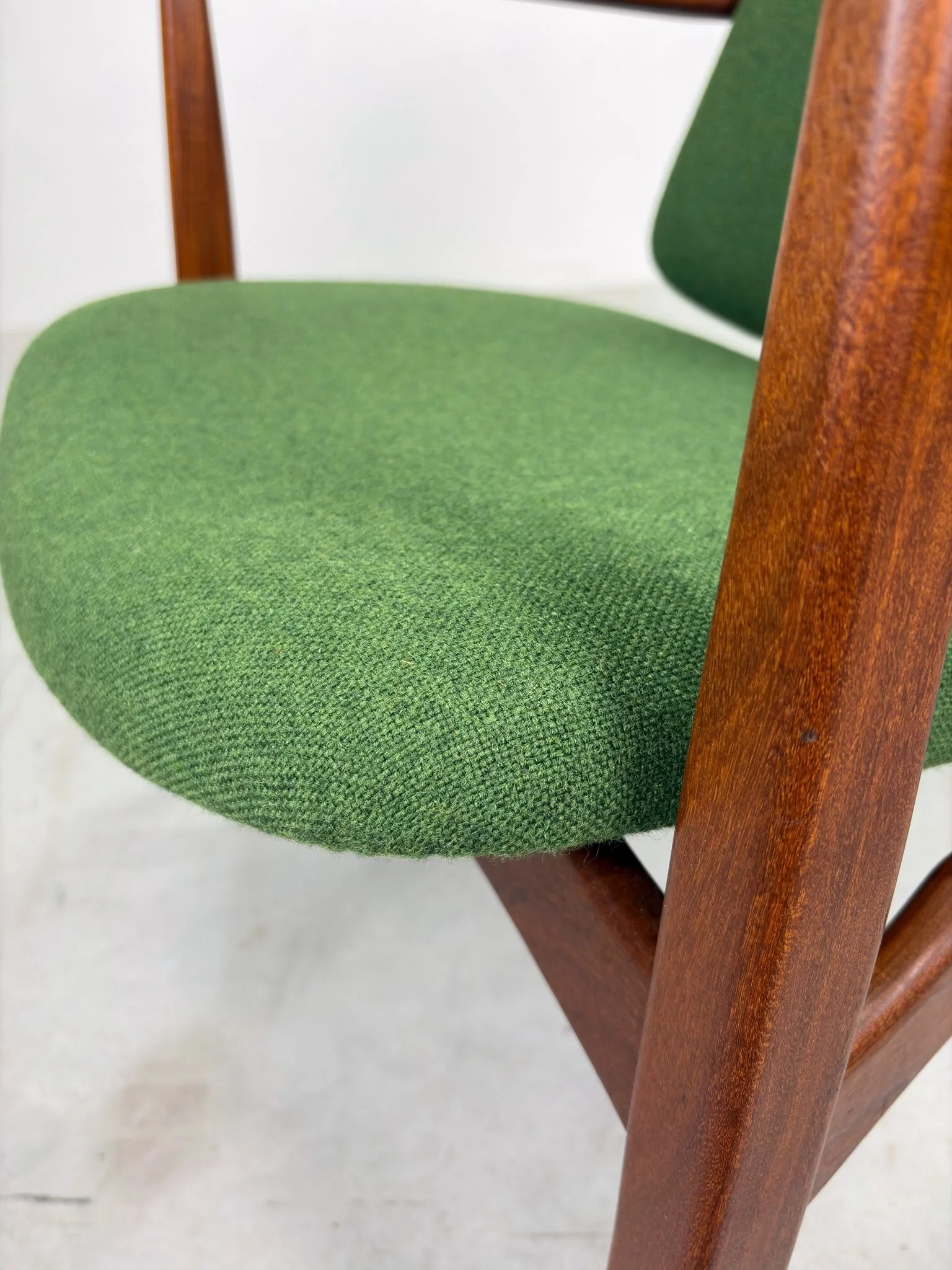 'Tolga' Fauteuil van Louis van Teeffelen voor Wébé (4).jpeg