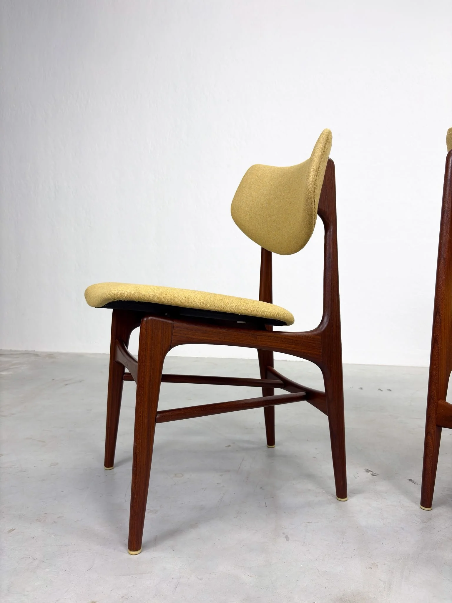 'Hamar' Eetkamerstoelen Louis van Teeffelen voor Wébé (11).jpeg