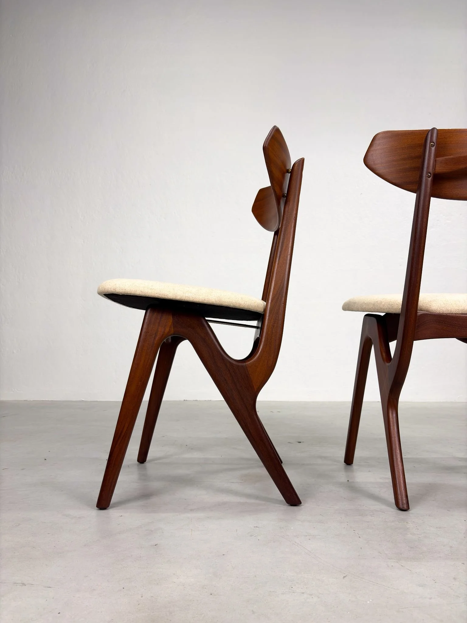 Set Mid-Century Eetkamerstoelen van AwA (13).jpeg