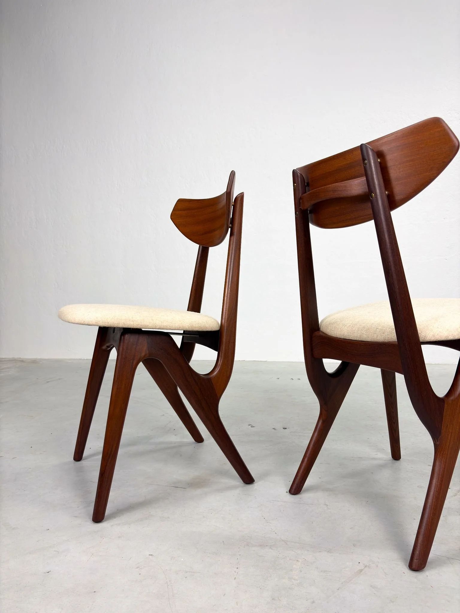 Set Mid-Century Eetkamerstoelen van AwA (9).jpeg