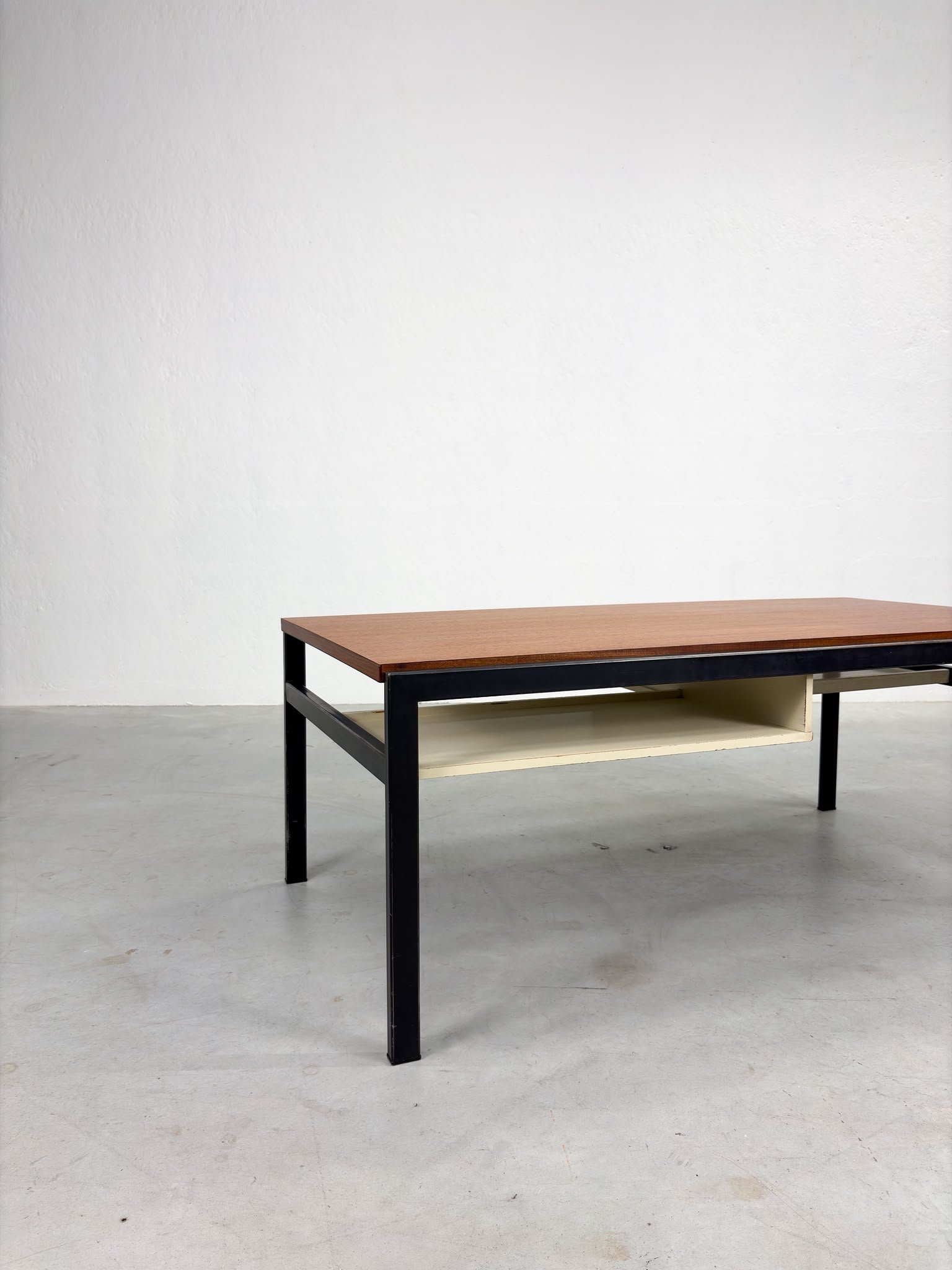 'TU04' Salontafel van Cees Braakman voor Pastoe (1).jpeg