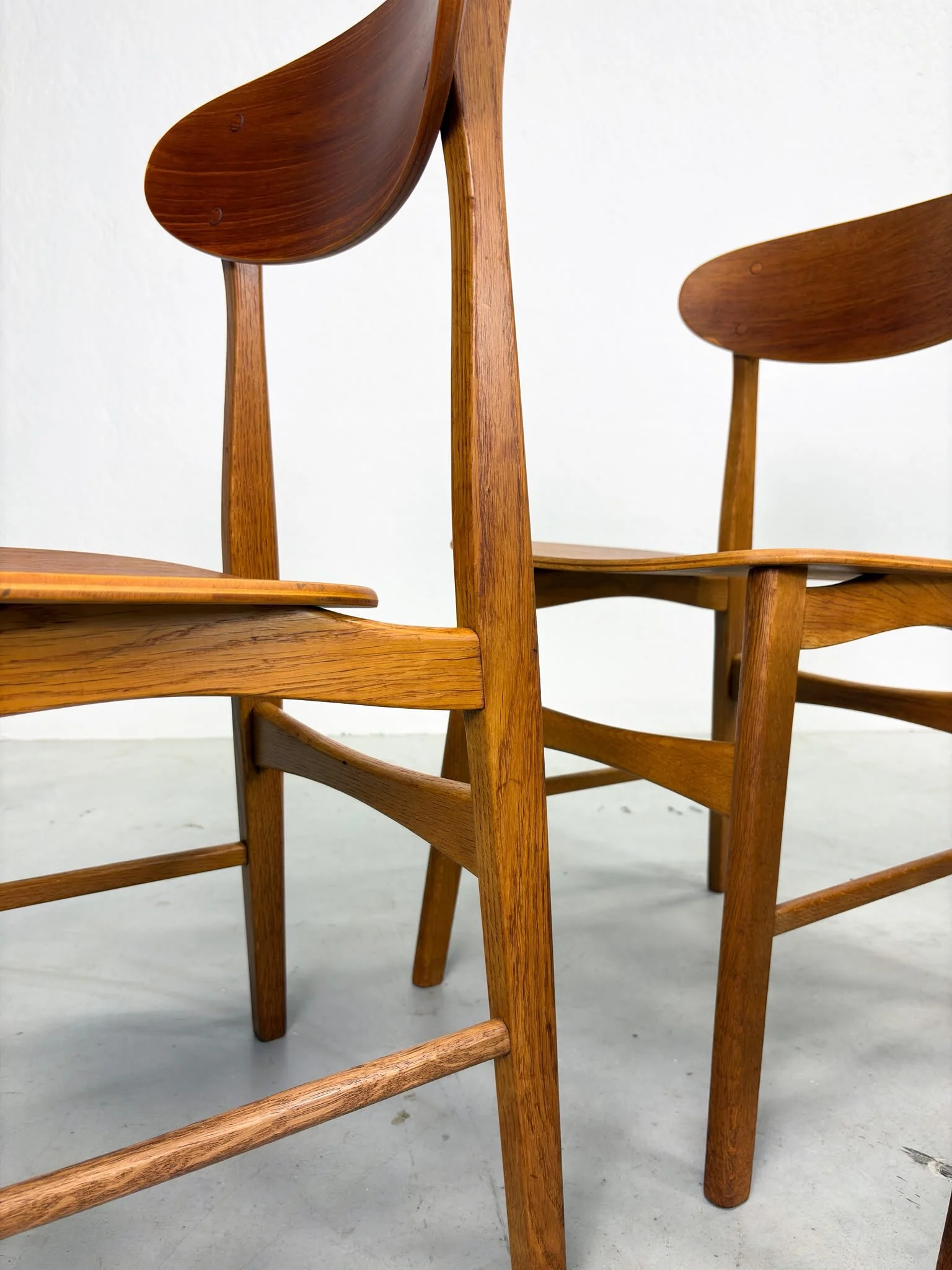 Set Mid-century Eetkamerstoelen van Eiken en Teak (16).jpeg