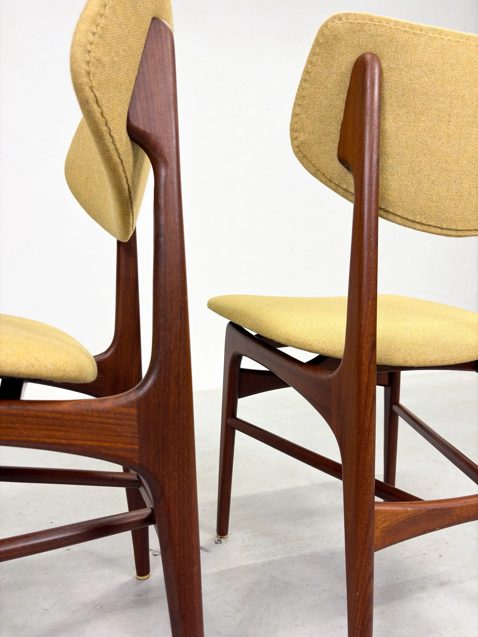 'Hamar' Eetkamerstoelen Louis van Teeffelen voor Wébé (16).jpeg