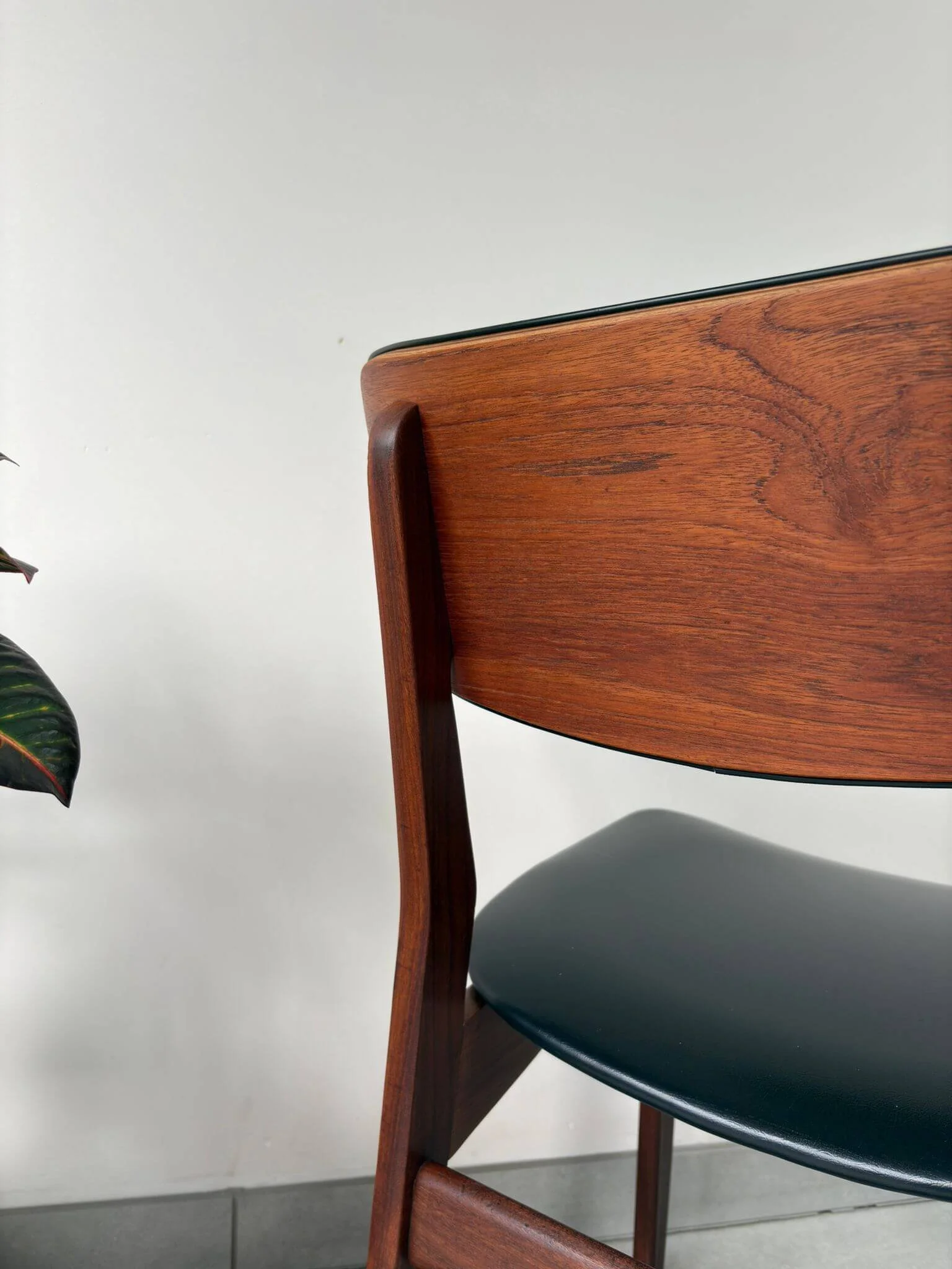 Set Vintage Eetkamerstoelen Mahjongg Vlaardingen (7).jpg
