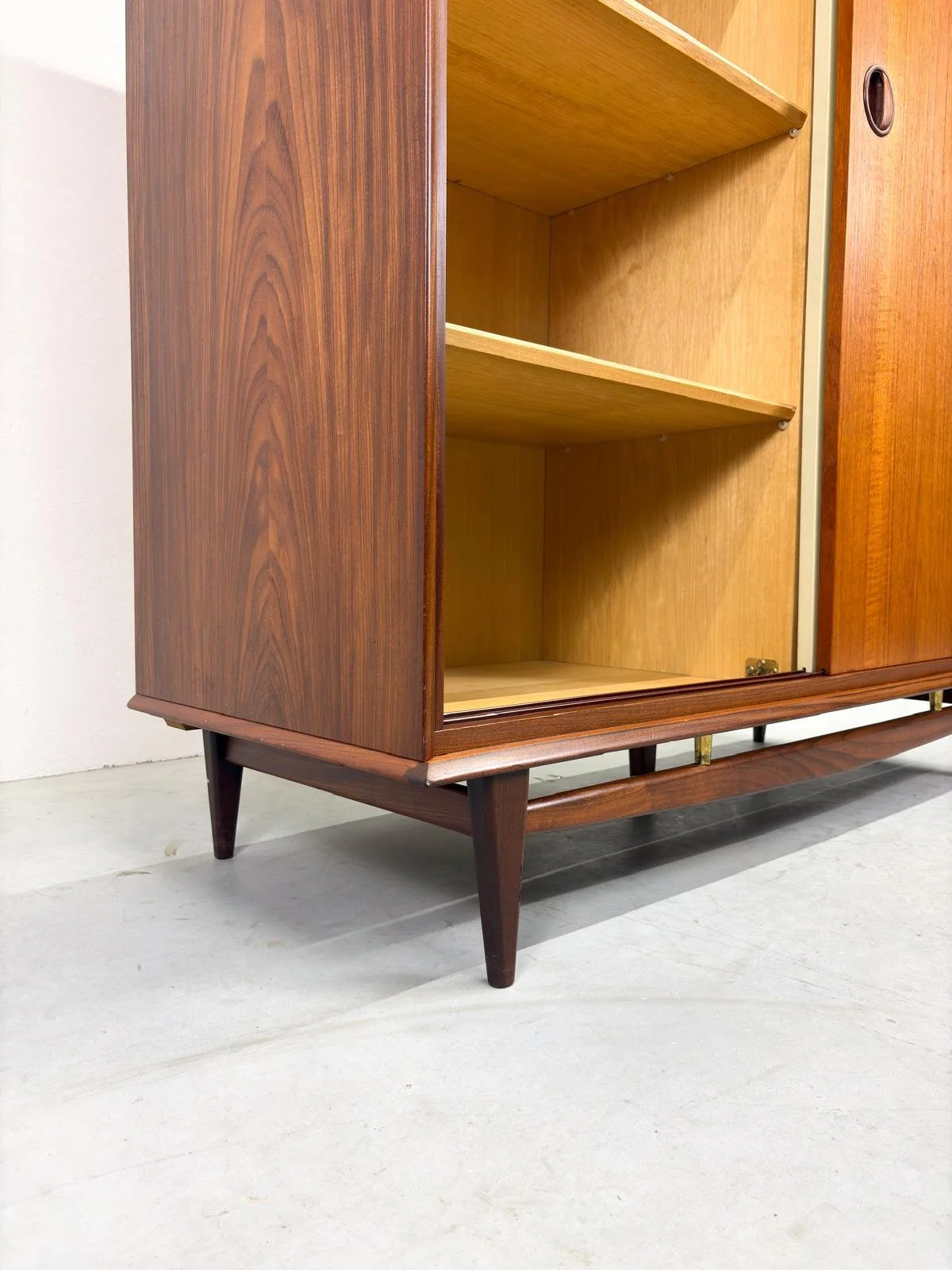 Kledingkast van Louis van Teeffelen voor Wébé (12).jpeg