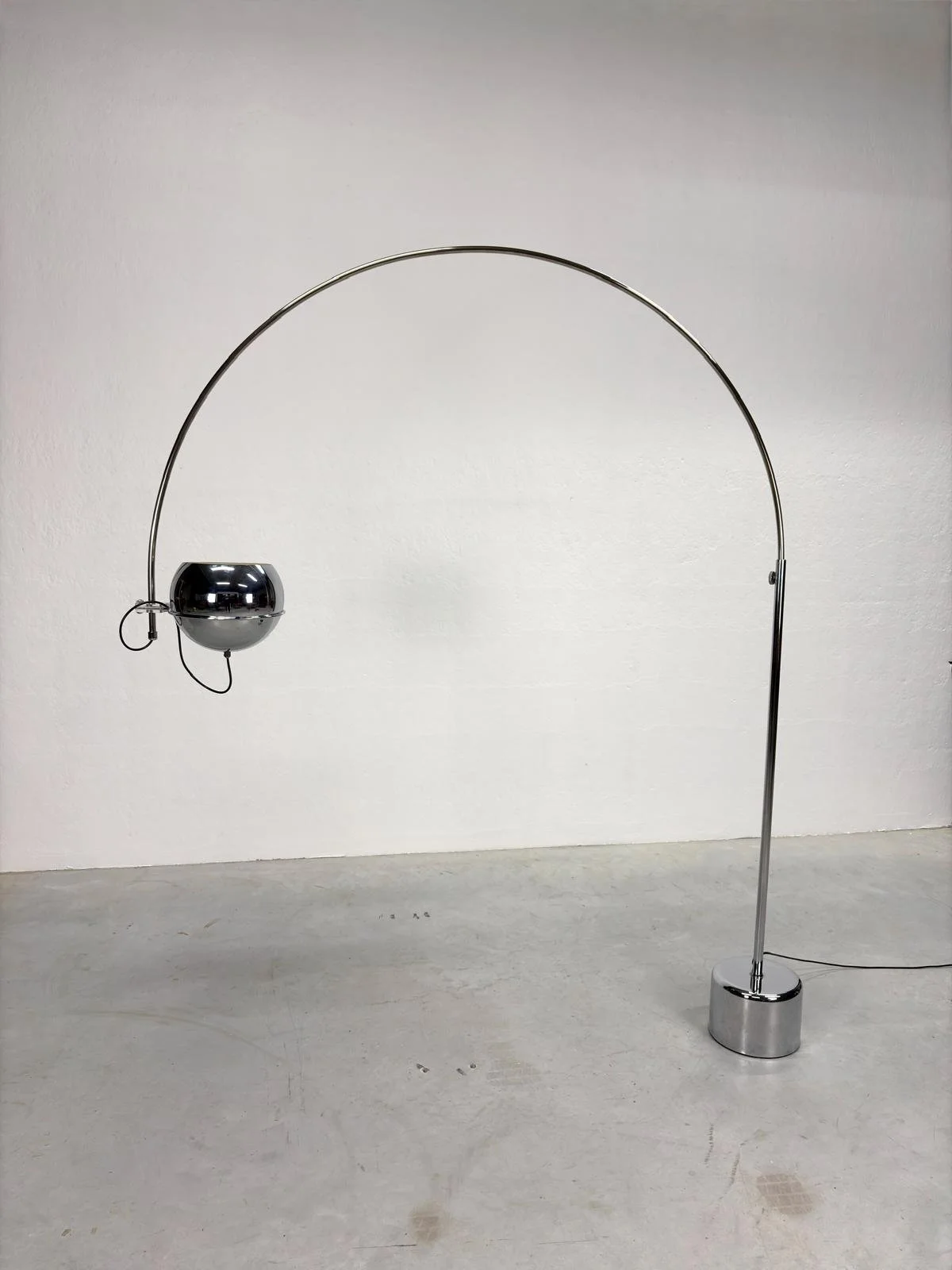 XXL Arc Vloerlamp in Chroom van Gepo Amsterdam (8).jpeg