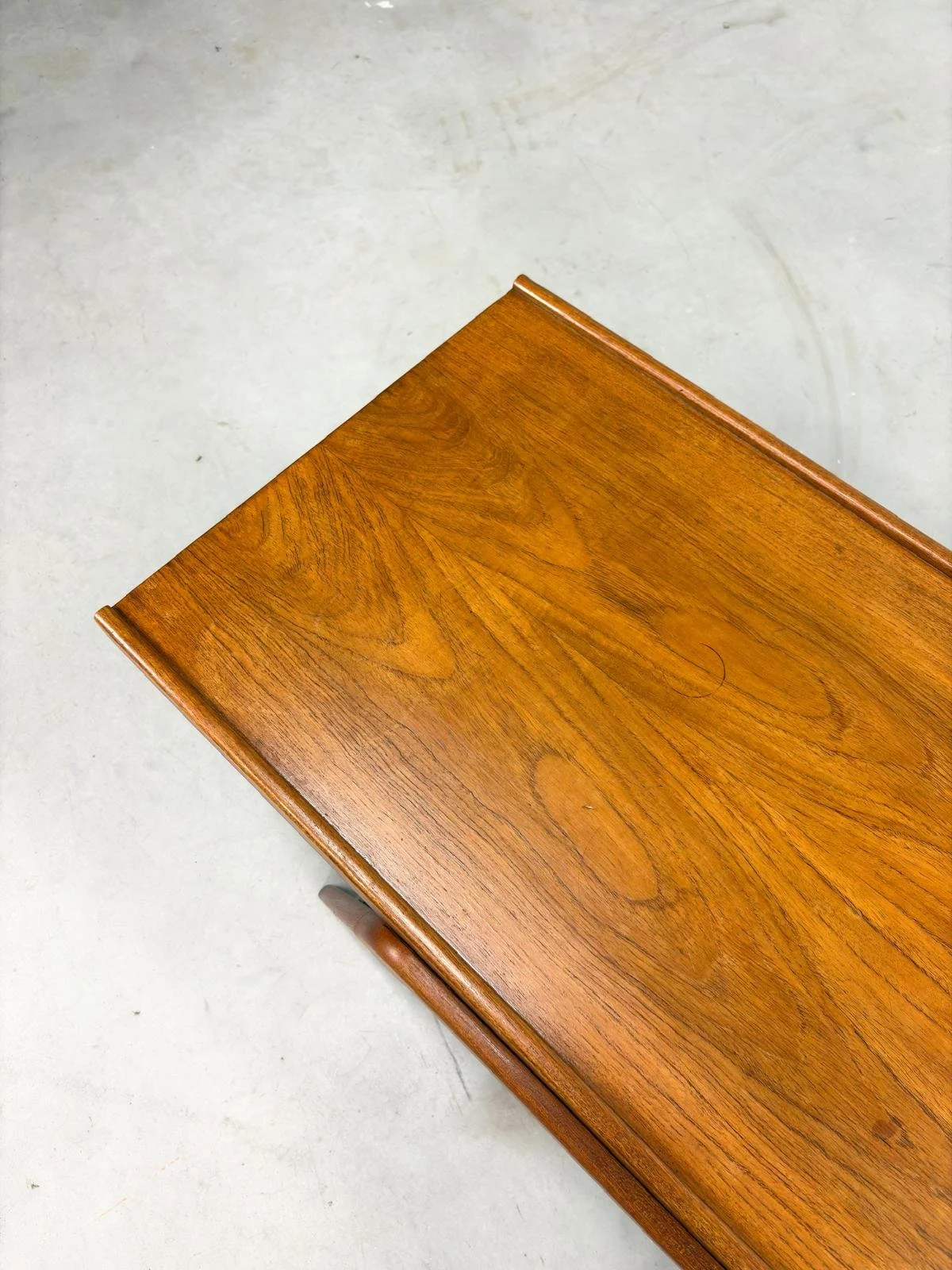 Mid-century Salontafel met Lectuurrek in Teak (9).jpeg