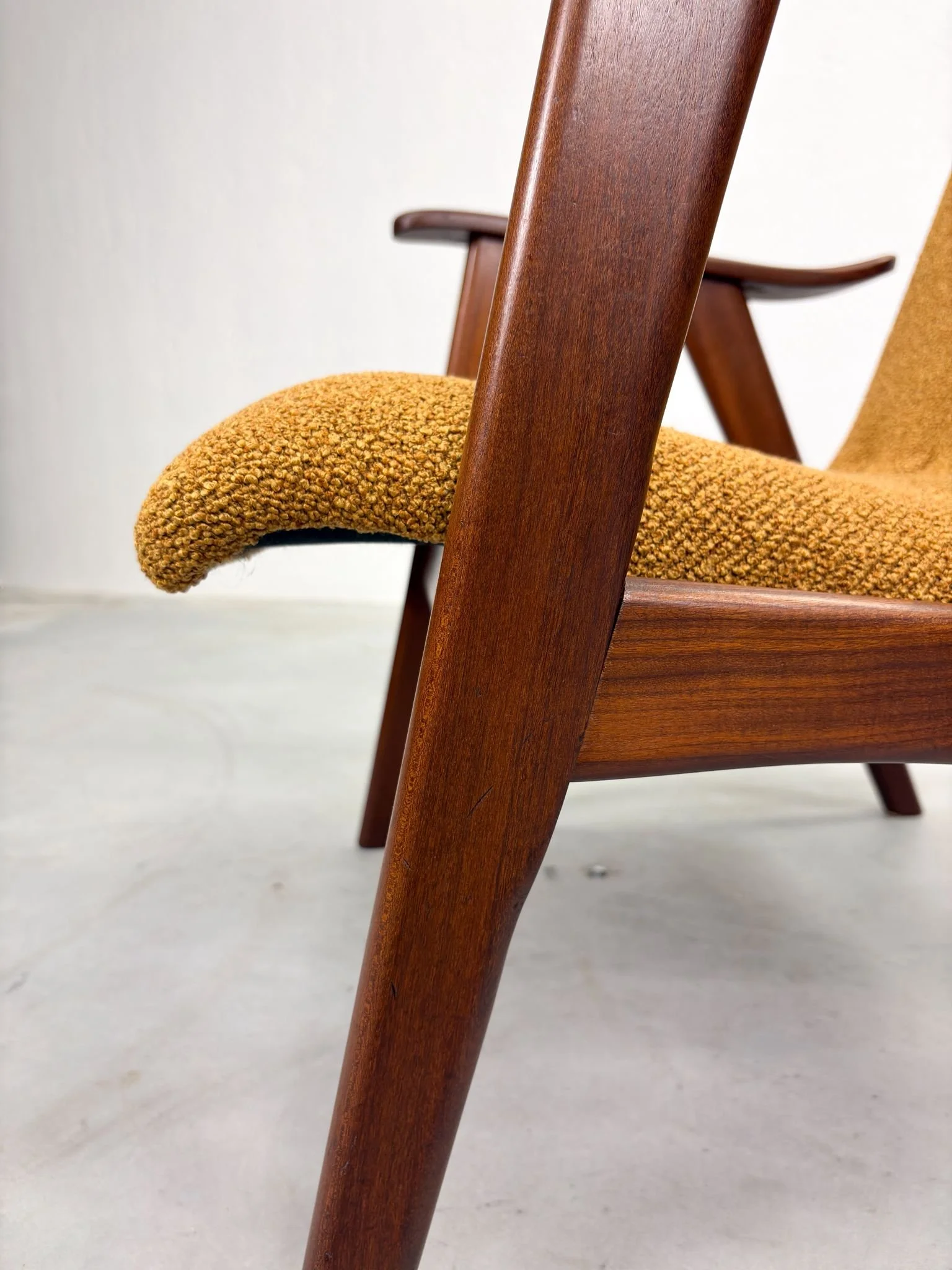 Okergele Fauteuil Louis van Teeffelen (16).jpeg