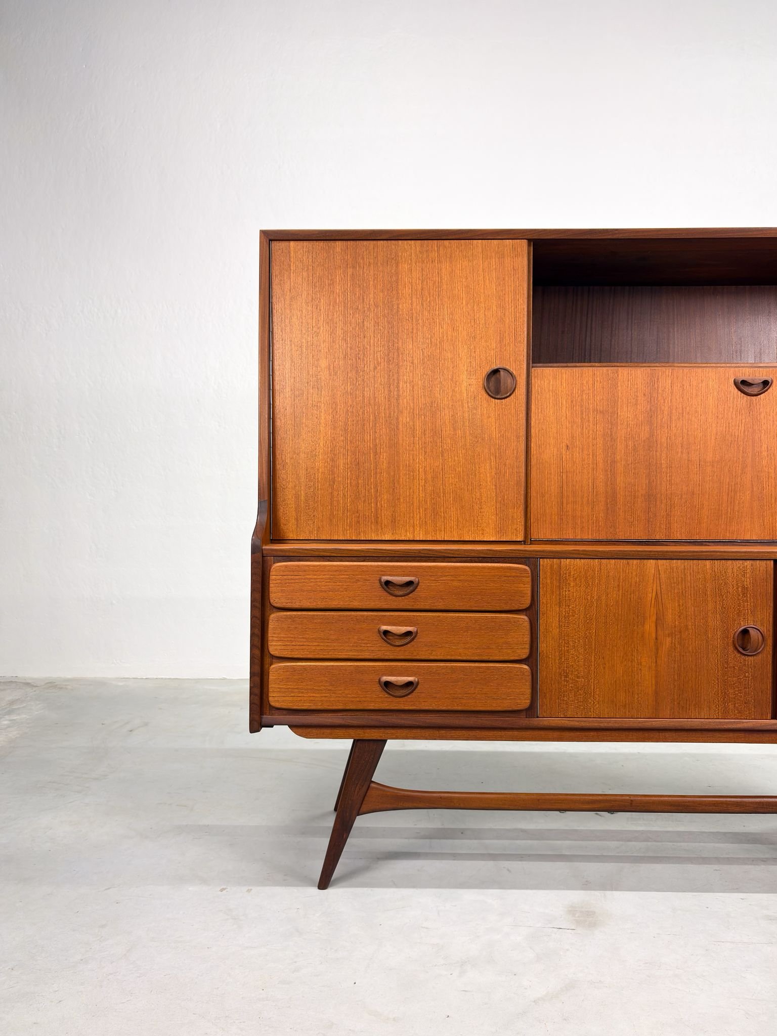 Dressoir van Louis van Teeffelen voor Wébé (5).jpeg