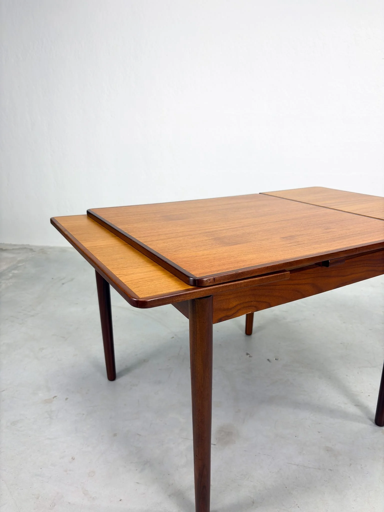 'TT24' Eetkamertafel van Cees Braakman voor Pastoe (9).jpeg