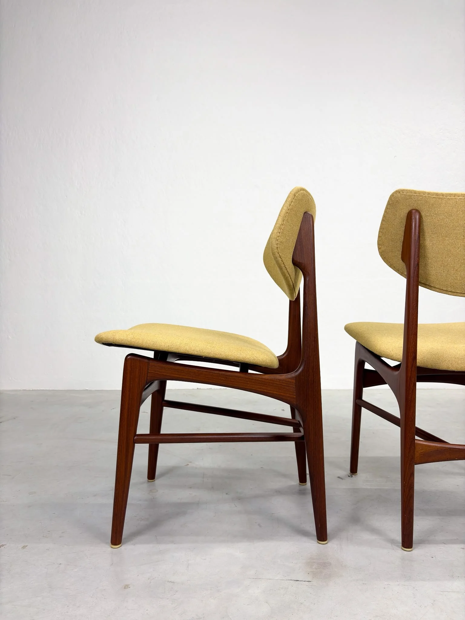 'Hamar' Eetkamerstoelen Louis van Teeffelen voor Wébé (15).jpeg