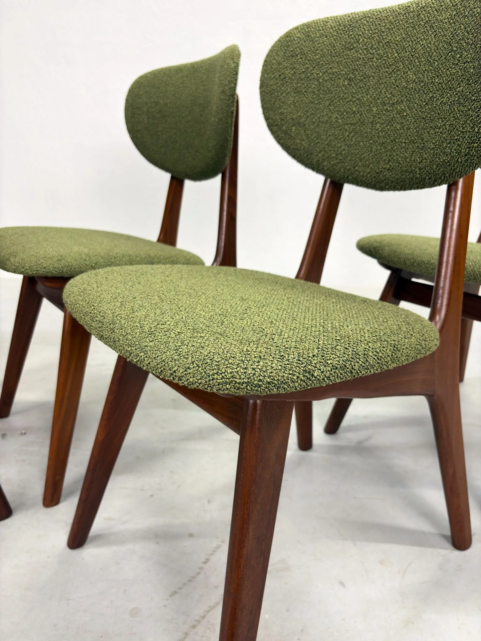 Set Eetkamerstoelen van Louis van Teeffelen voor AwA (12).jpeg