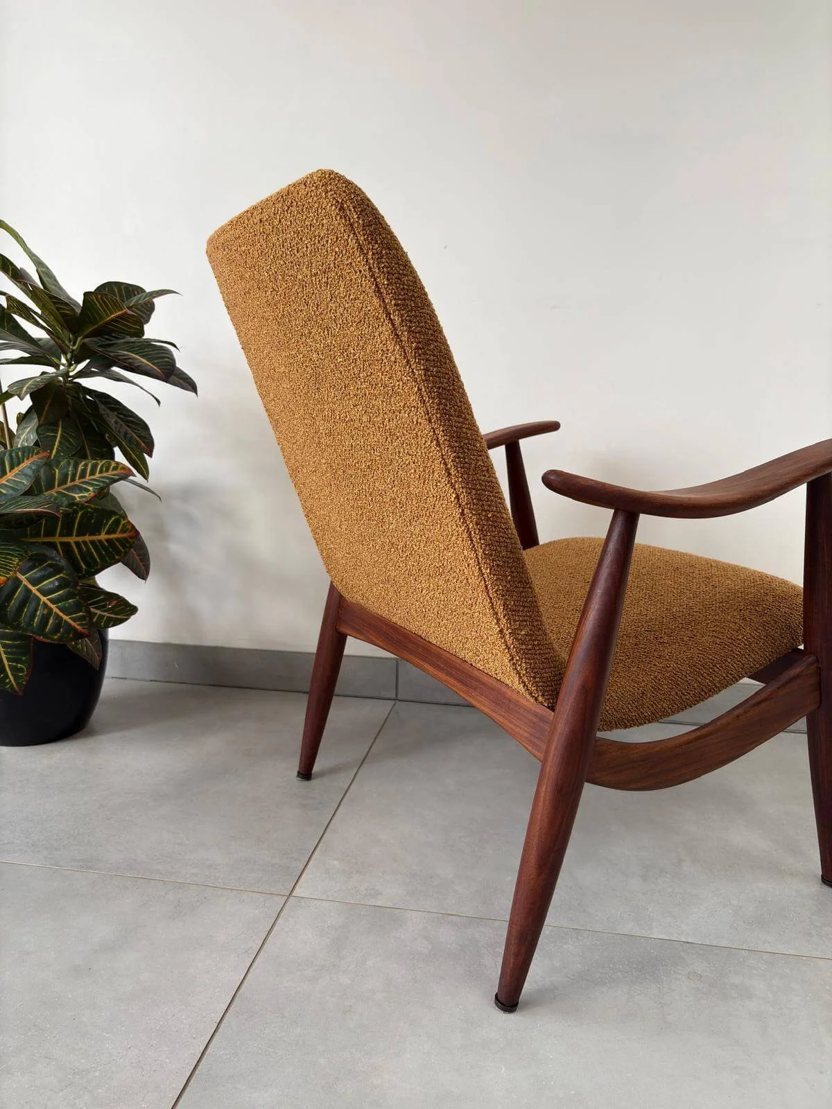 A-serie Fauteuil Louis van Teeffelen Oker Geel (10).jpg