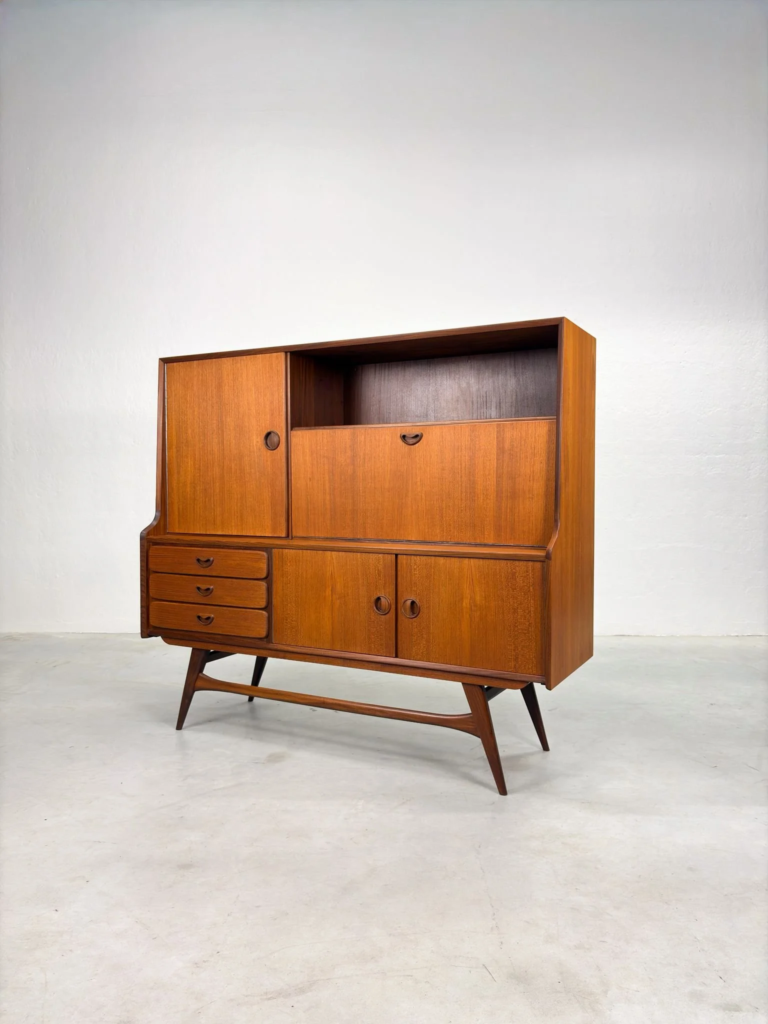 Dressoir van Louis van Teeffelen voor Wébé (8).jpeg