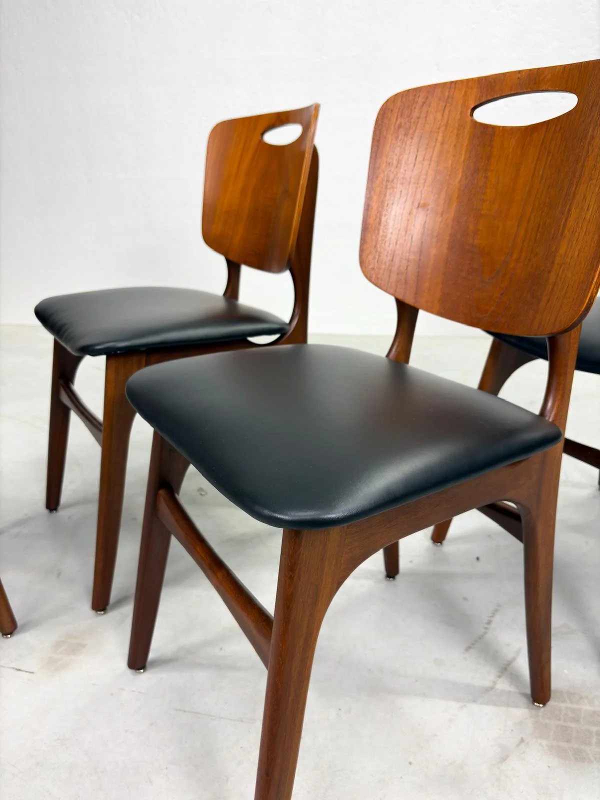Set Mid-century Eetkamerstoelen in Deens Design (30).jpeg