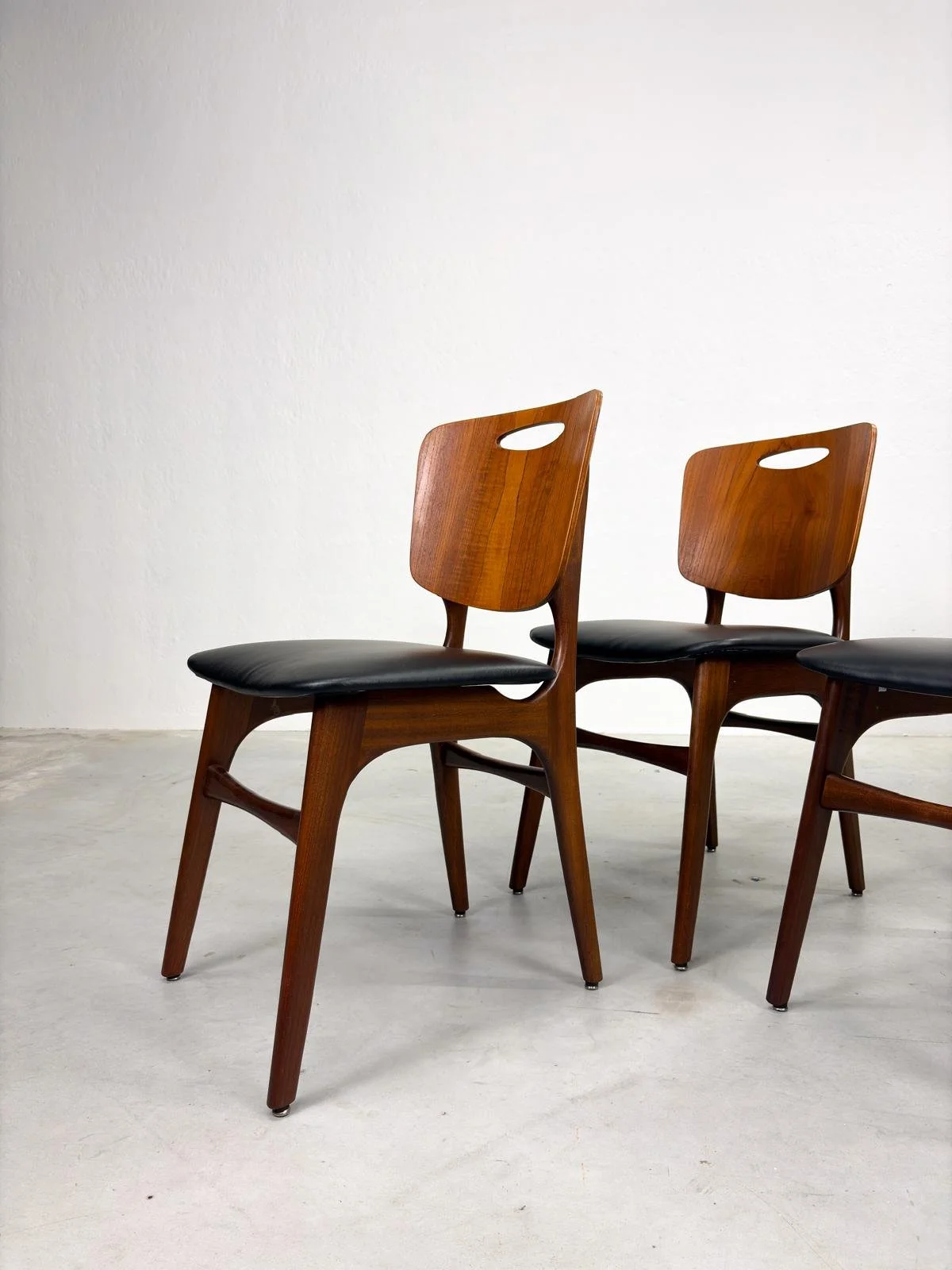 Set Mid-century Eetkamerstoelen in Deens Design (36).jpeg