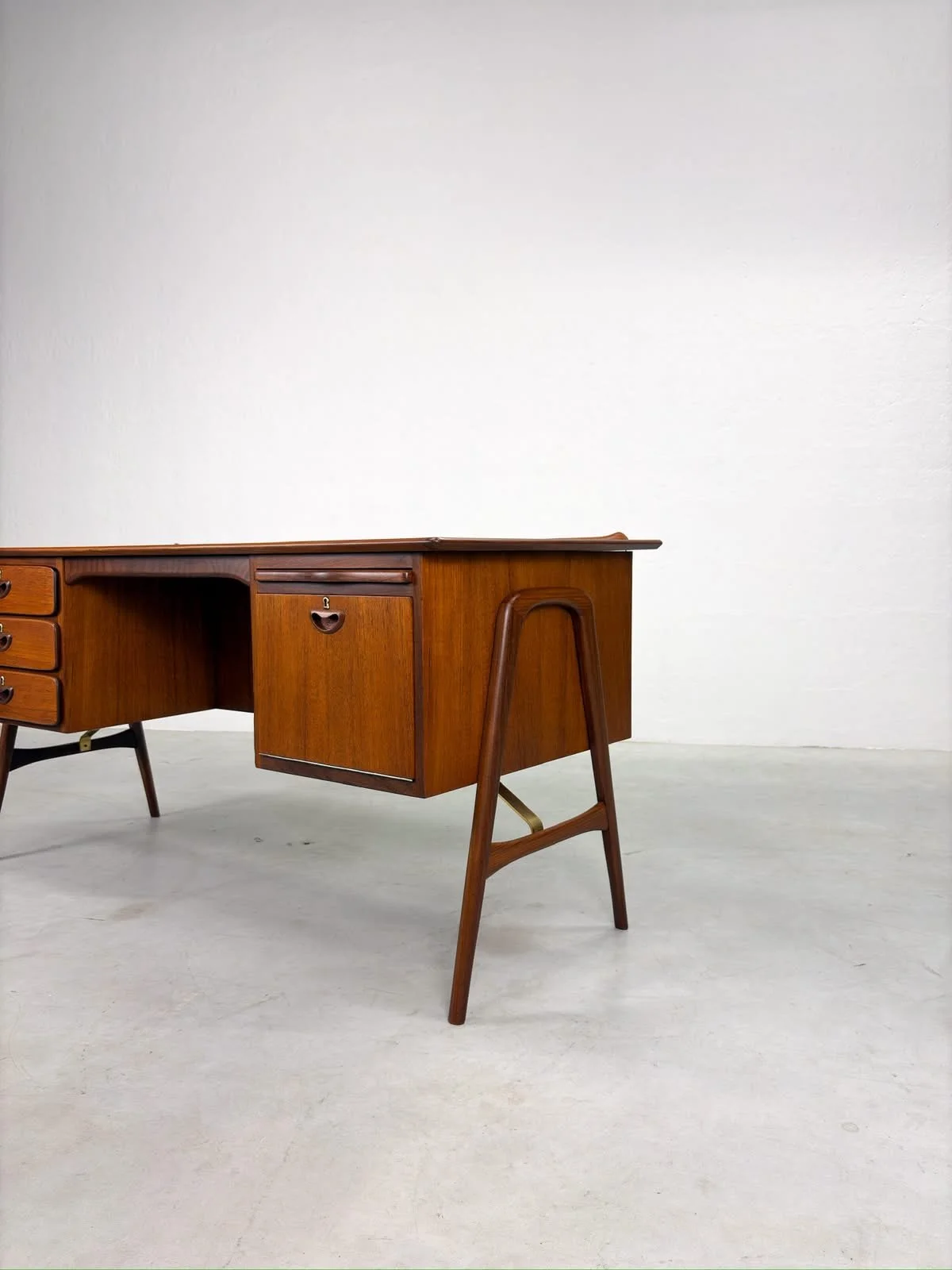 Boomerang Bureau van Louis van Teeffelen voor Wébé (14).jpeg