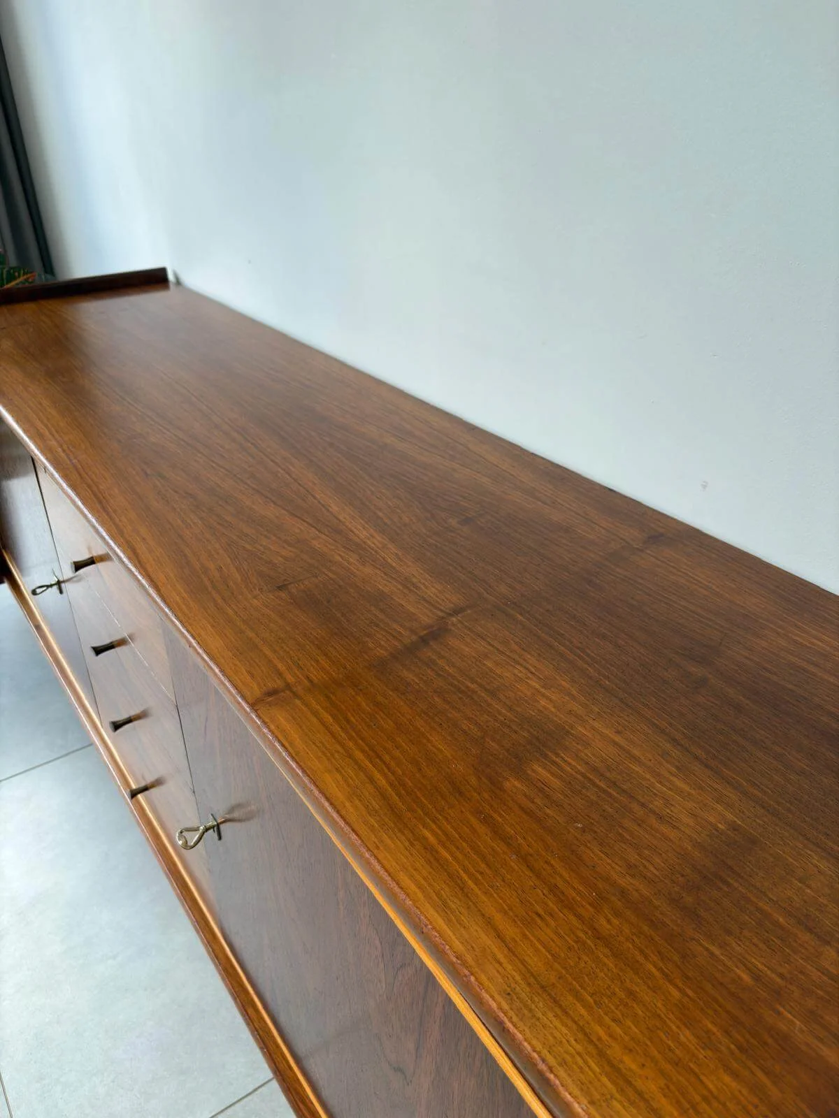 Uniek Vintage Mid-century Dressoir van Teak (9).jpg