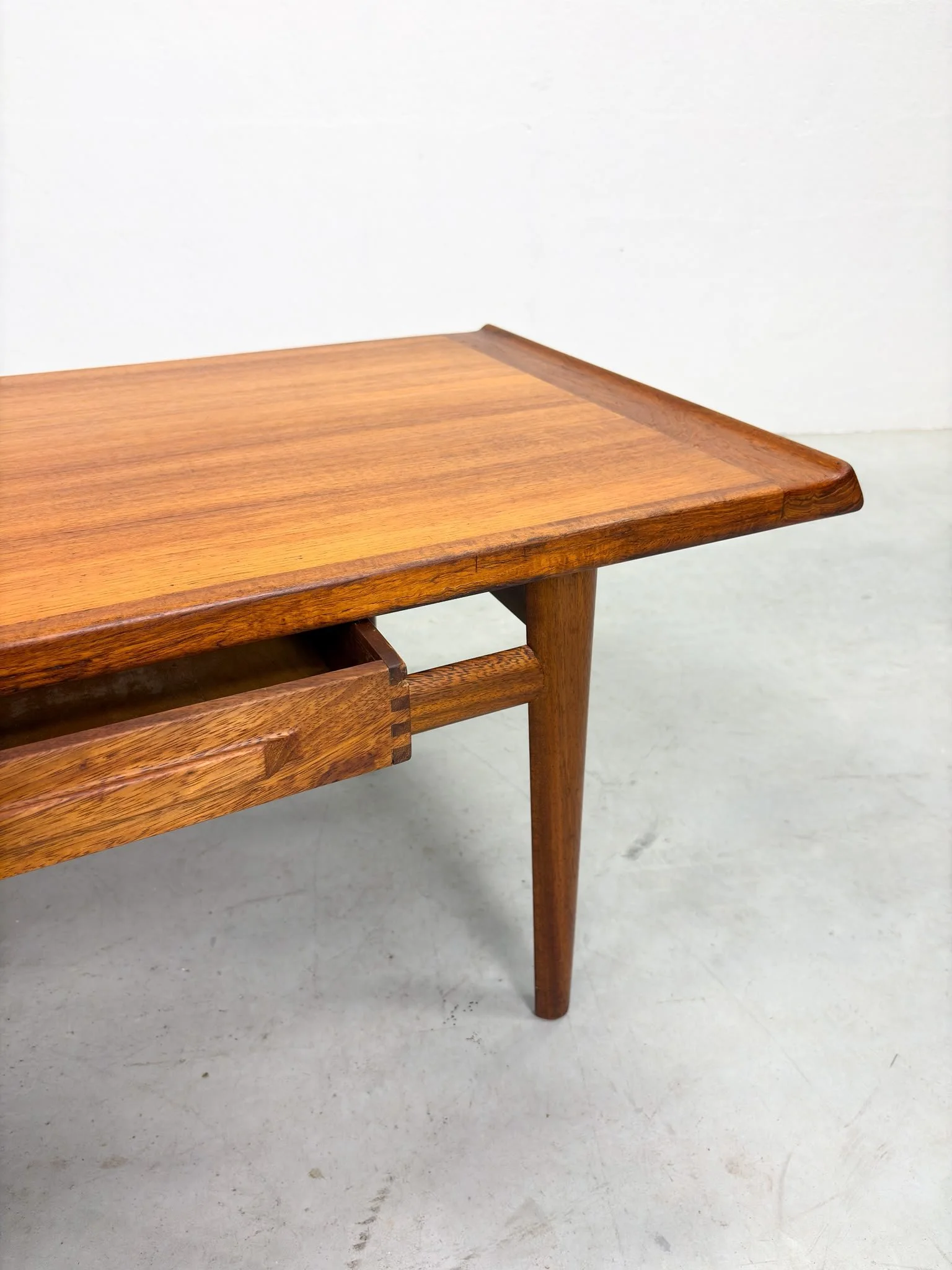 Salontafel van Torbjørn Afdal voor Haug Snekkeri (8).jpeg