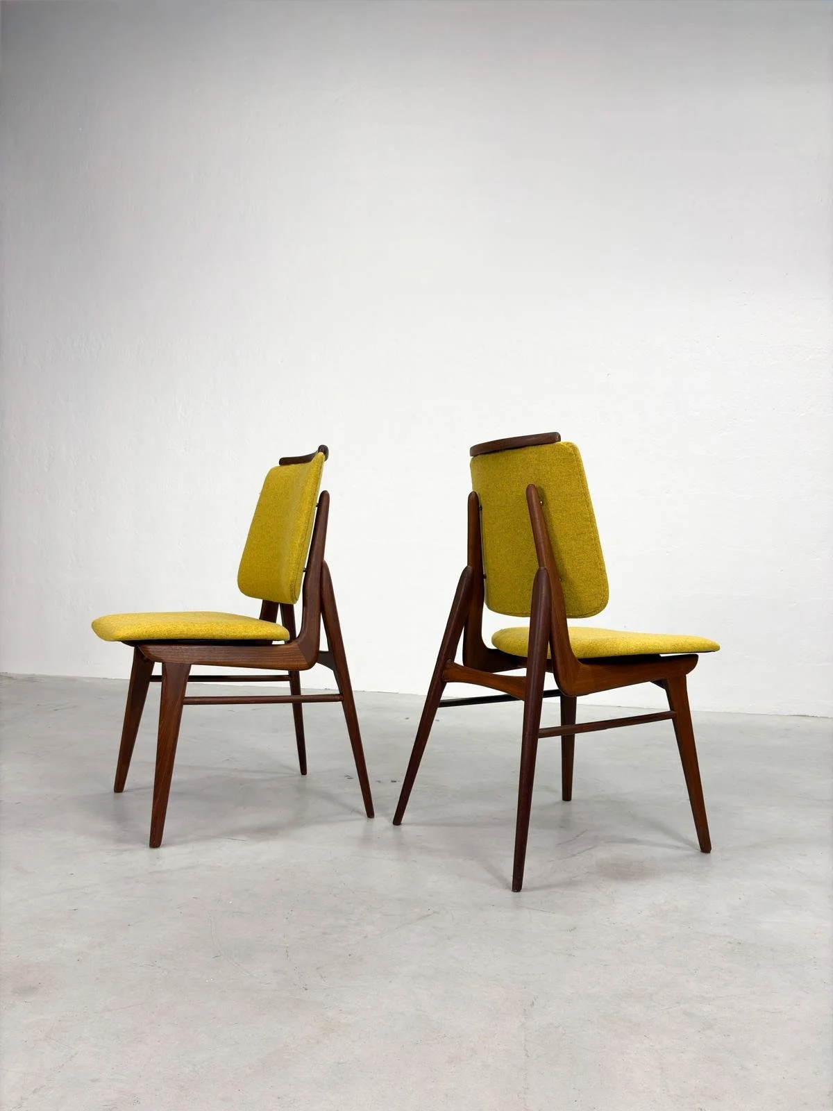 Zeldzame Set Mid-Century Eetkamerstoelen van AwA (12).jpeg