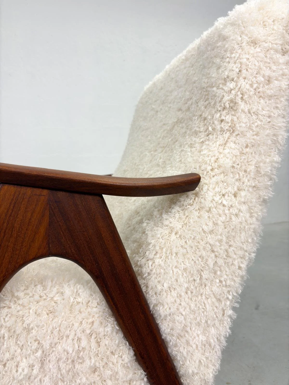 Mid-century Fauteuil met Fluffy Stof (10).jpeg