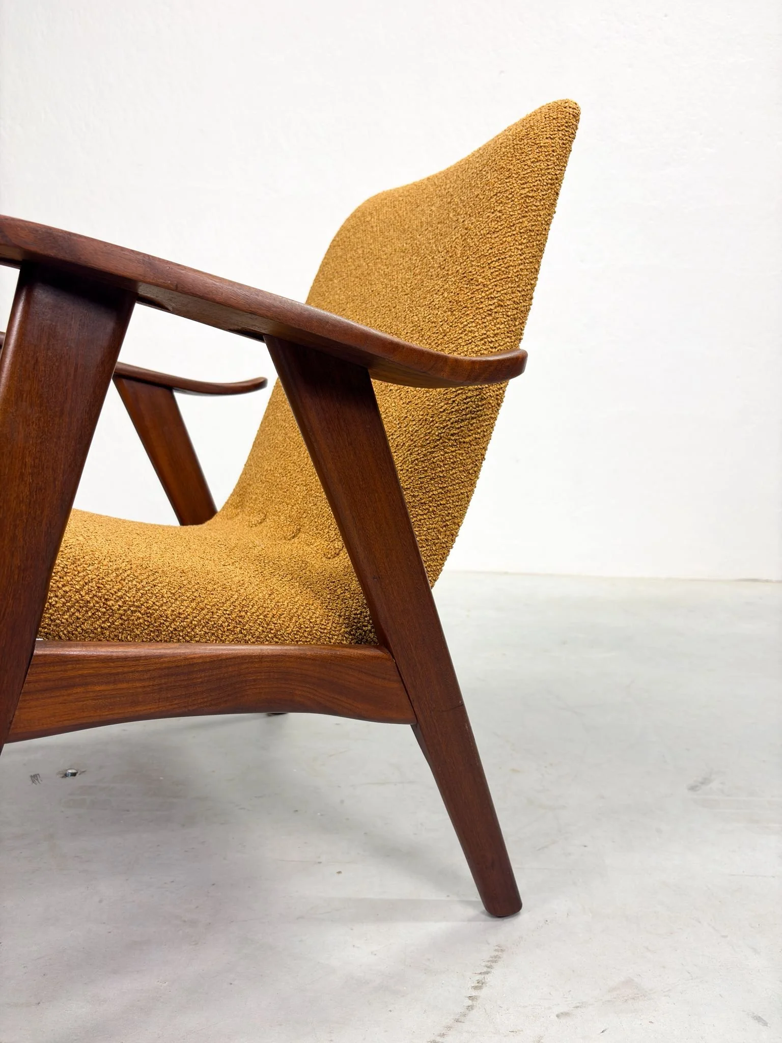 Okergele Fauteuil Louis van Teeffelen (17).jpeg