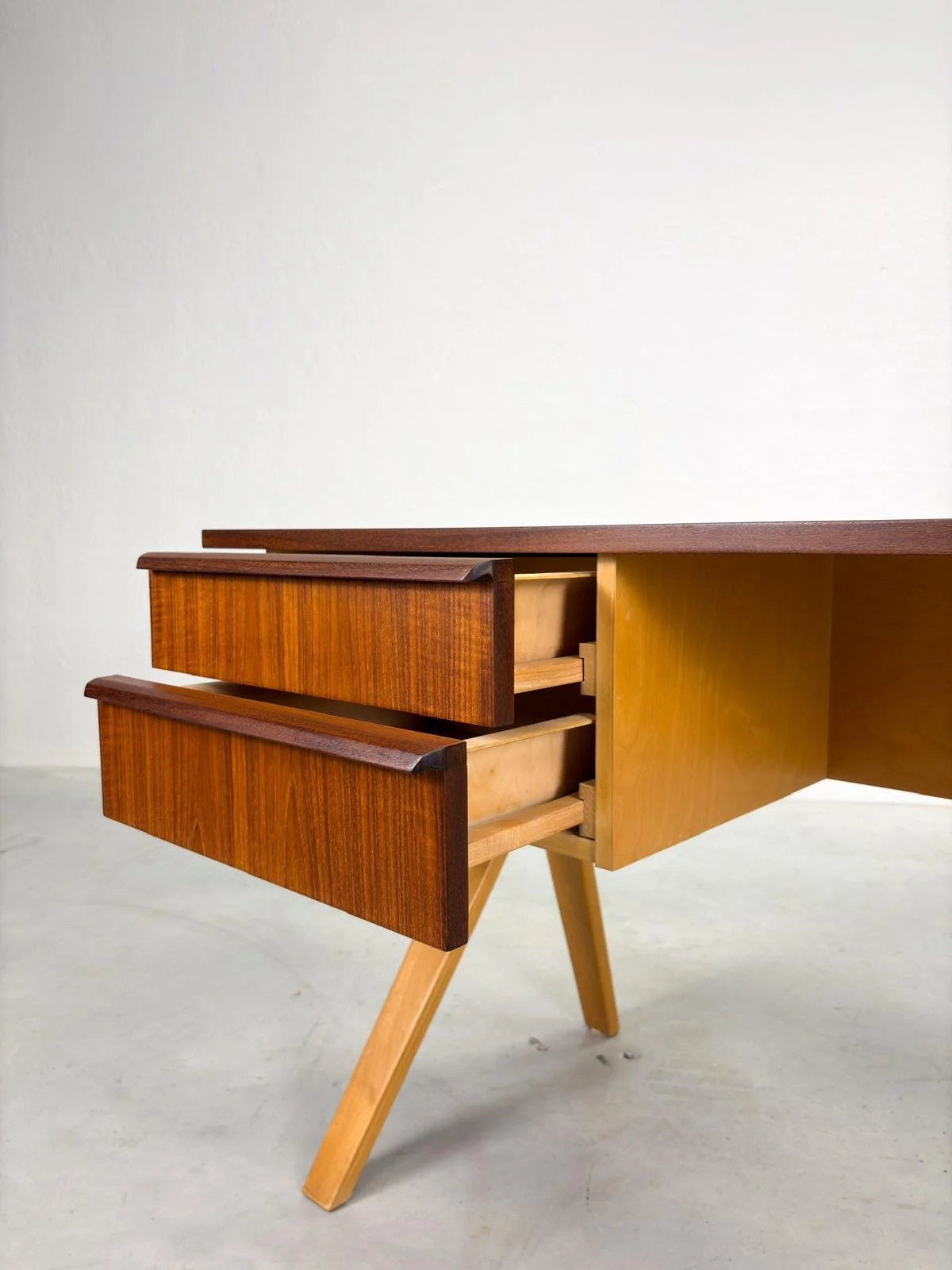 Pastoe 'EB32' Berkenserie Bureau van Cees Braakman (16).jpeg